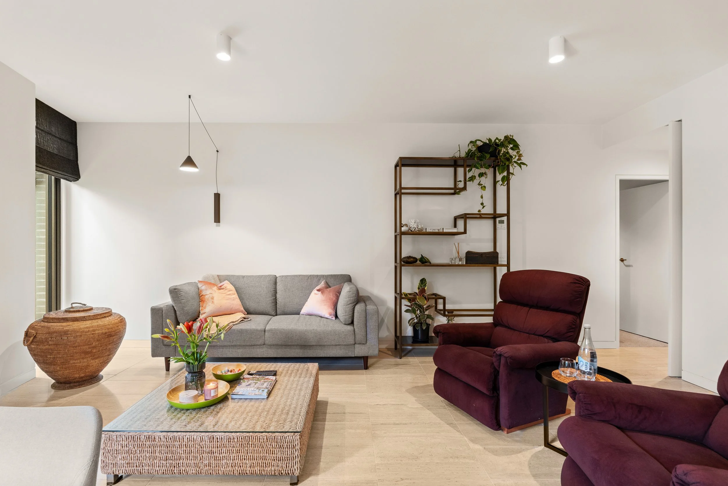 009. SYD054 Current Photography.jpg