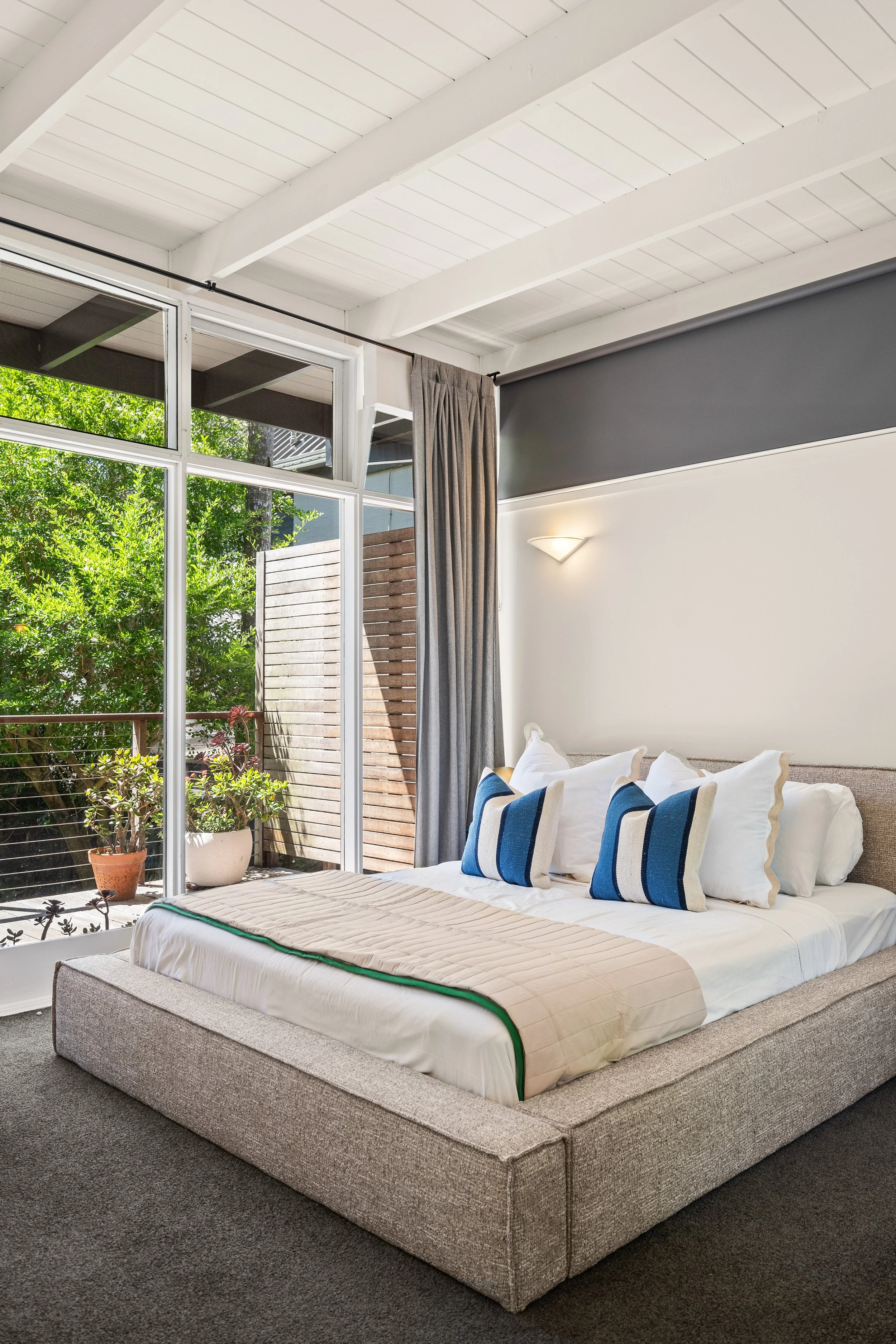 027. SYD030 - current photography.jpg