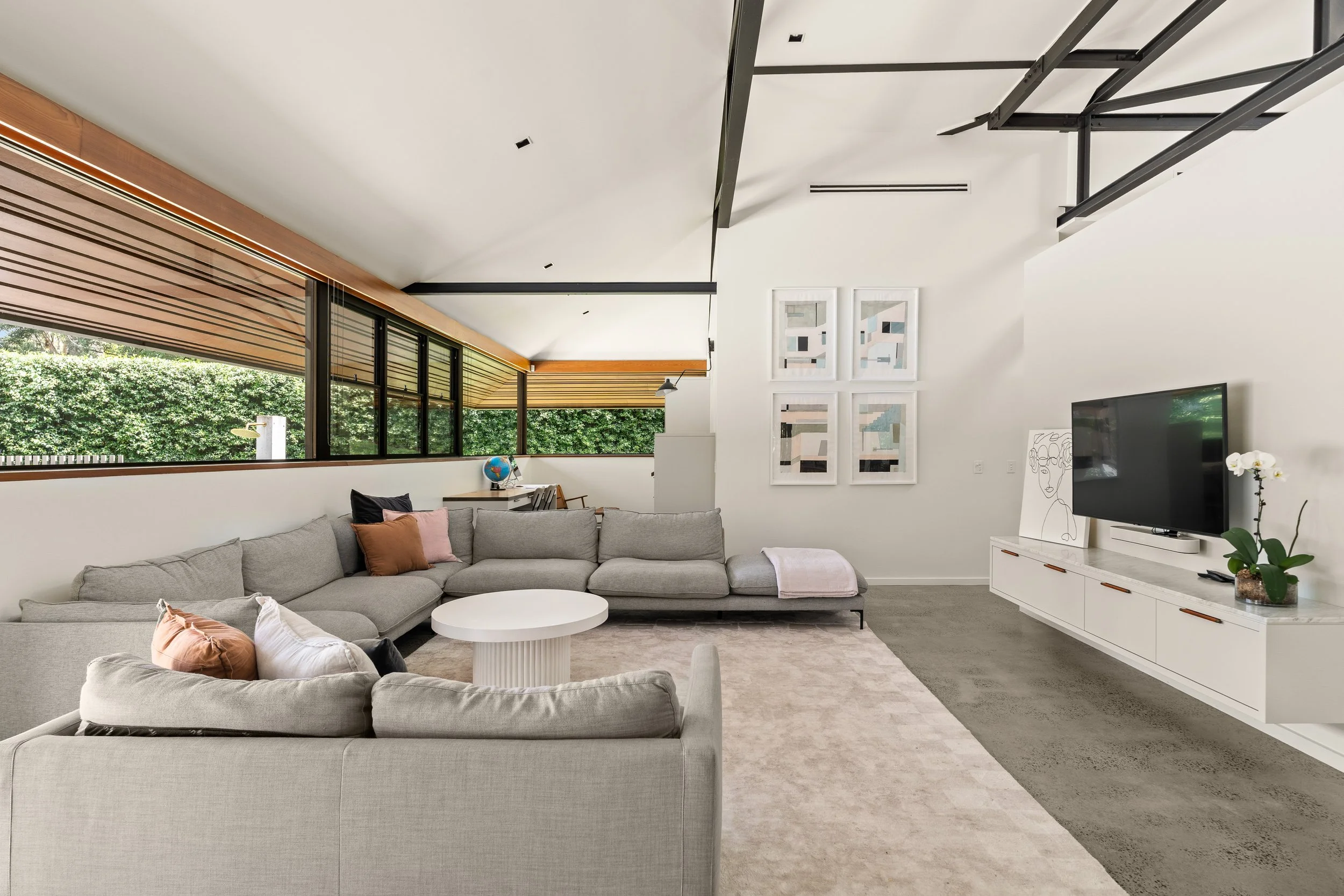 012. AUS007 Current Photography.jpg