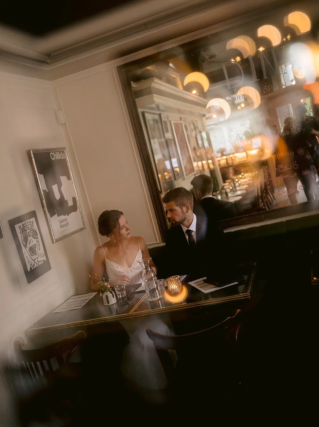 S + S traveled all the way from the US for their Copenhagen wedding 🇩🇰💍 What made the day so special was how simple and true to them it felt.

We started with a quiet first look at Kong Arthur Hotel &mdash; just the two of them, sharing a moment b