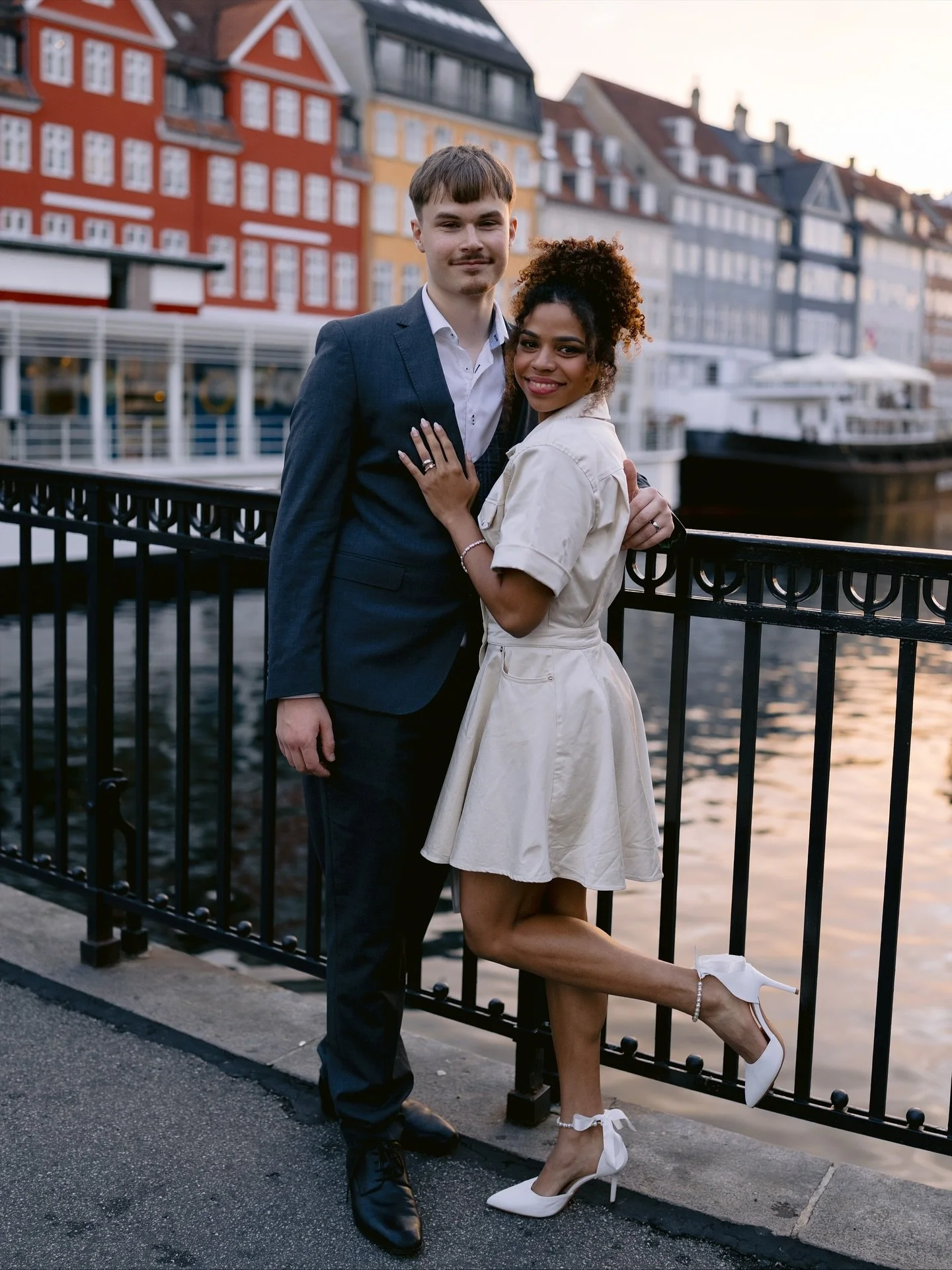 S+ D&rsquo;s Wedding Photos in Copenhagen 🇩🇰

S + D got married in Billund earlier this year, but they dreamed of having their wedding photos taken in Copenhagen &mdash; and of course, that was no problem at all!

We met in the evening at Nyhavn, p