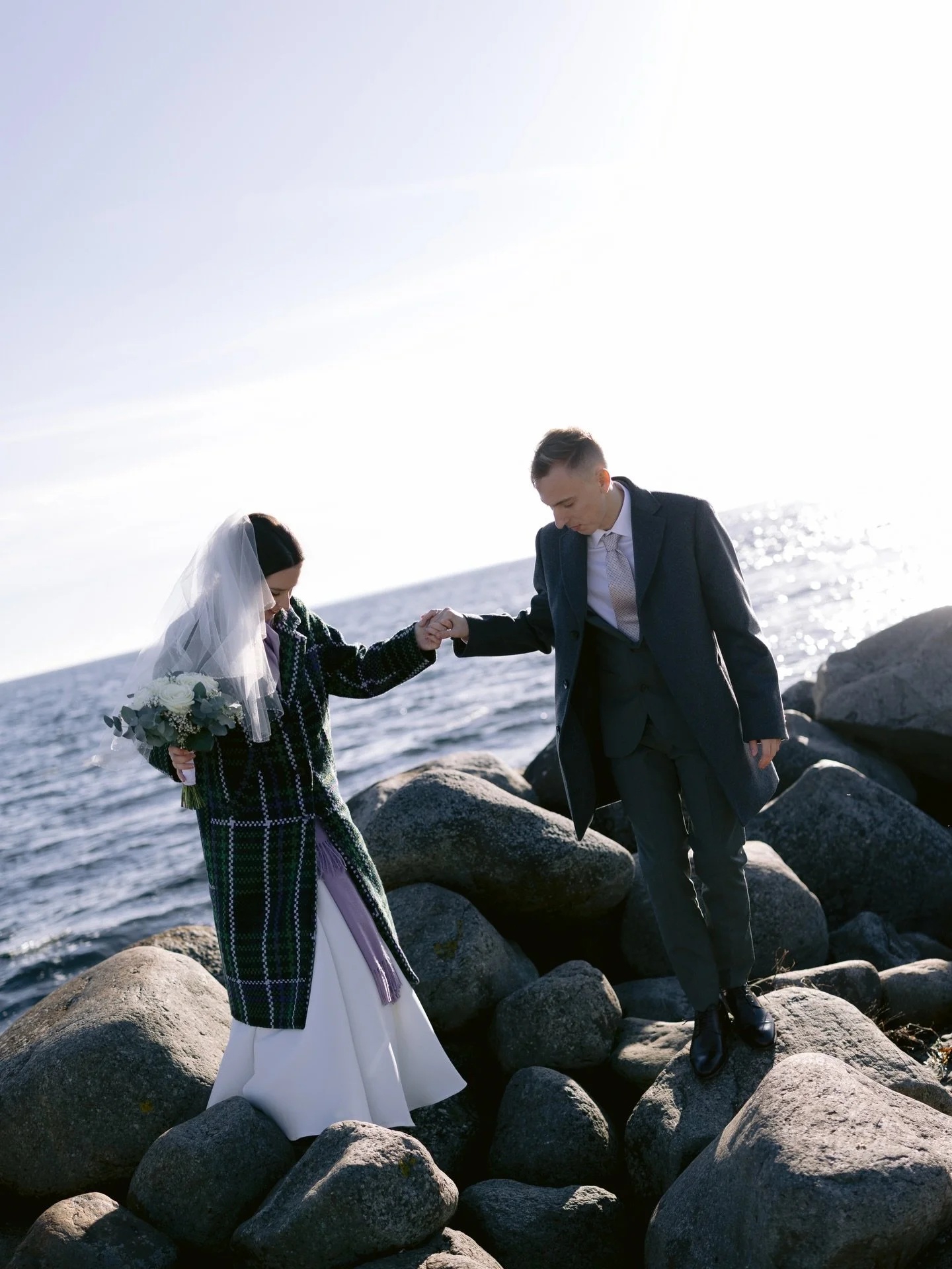 D and I chose an elopement in Helsing&oslash;r, and the day felt easy and memorable 💛

This small town sits right by the water, known for its quiet streets, friendly pace, and the feeling that time slows a bit when you walk around. It was their seco