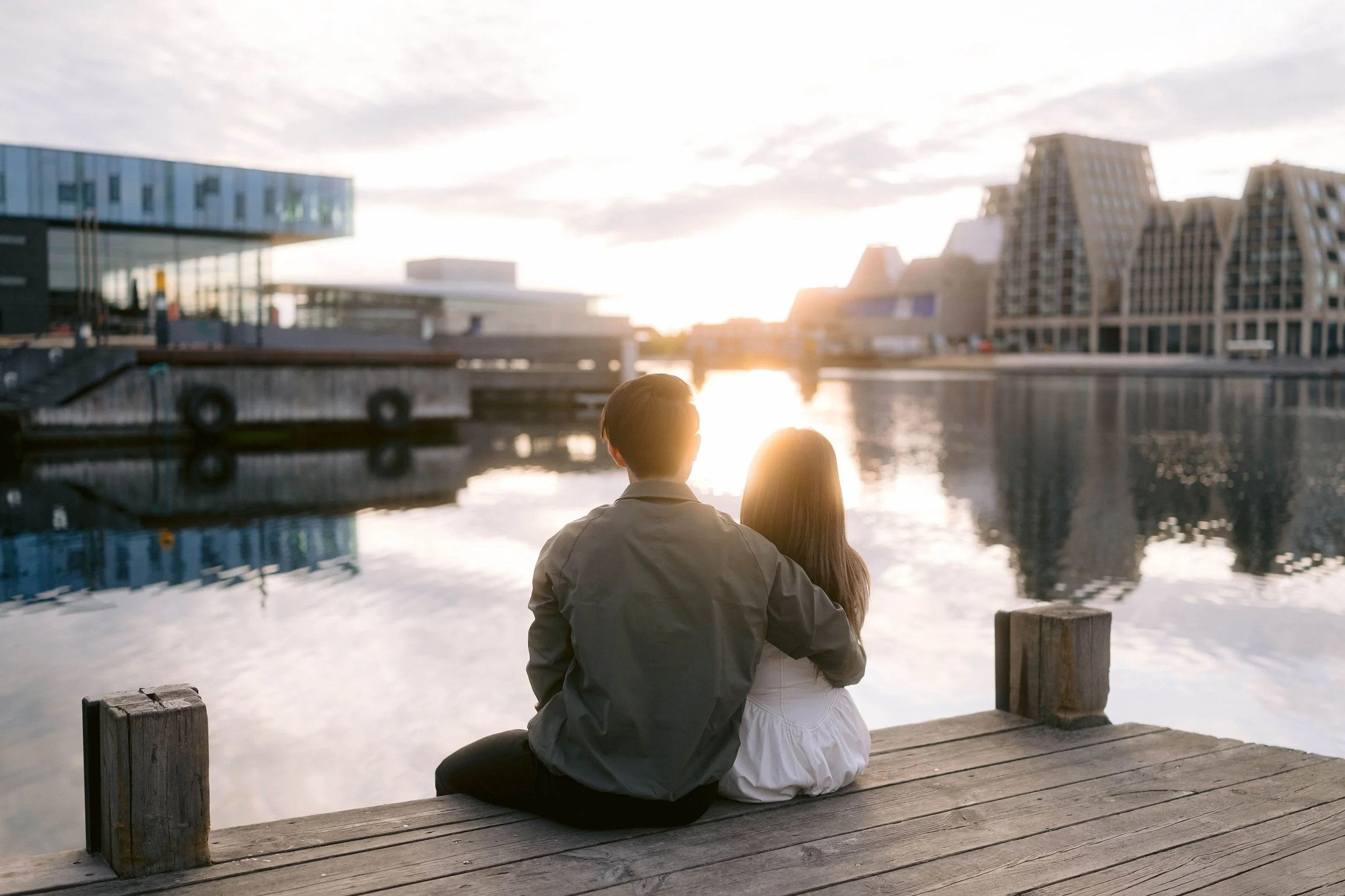 Sunrise Engagement in Nyhavn, Copenhagen / Lara &amp; John
