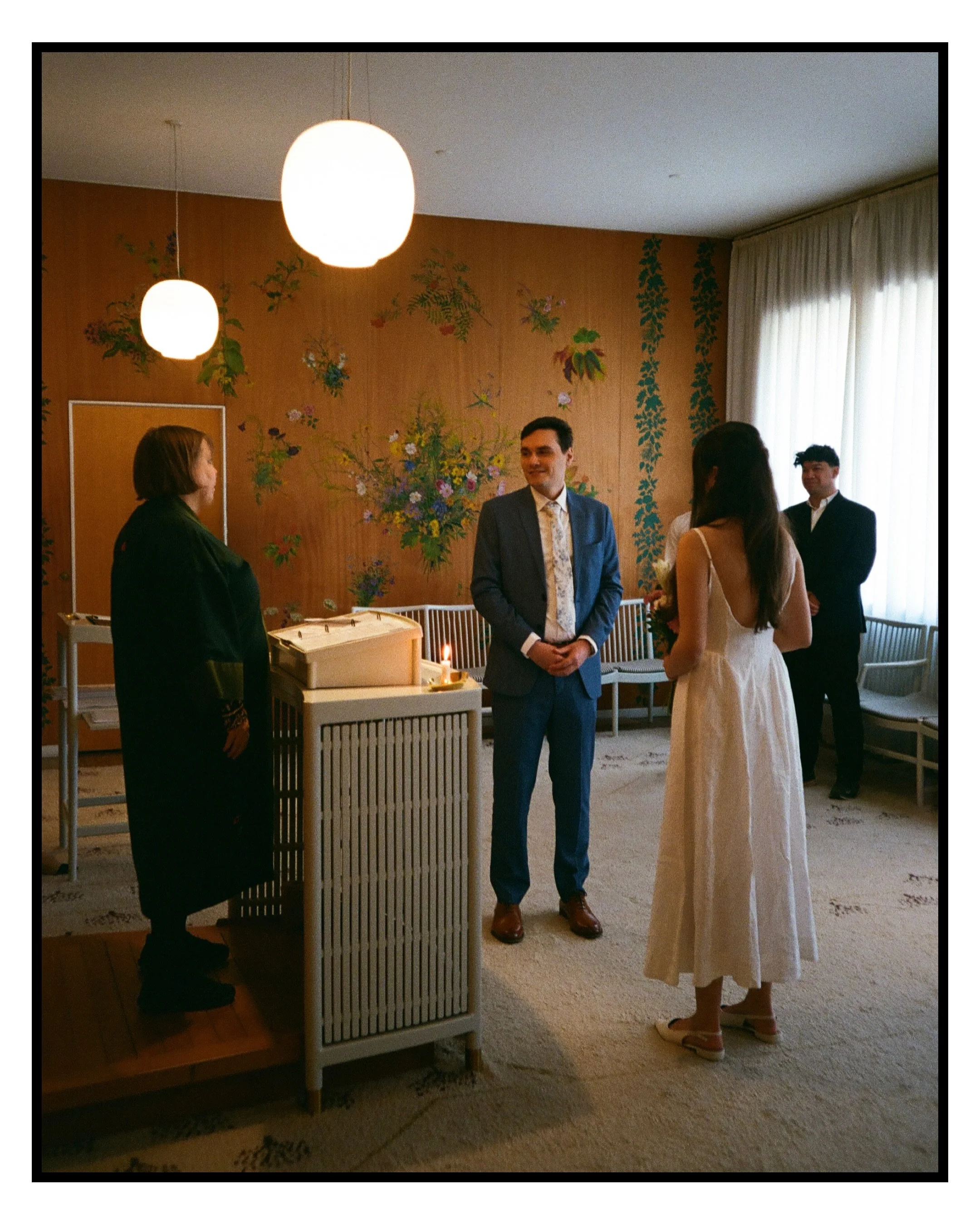 Wedding in Aarhus at the City Hall 🤍 
I do not make it to Aarhus all that often compared to other town halls in Denmark, but every single time I do, I come back with some of my favourite work ever 📷 Maybe it is just the right city. There is somethi