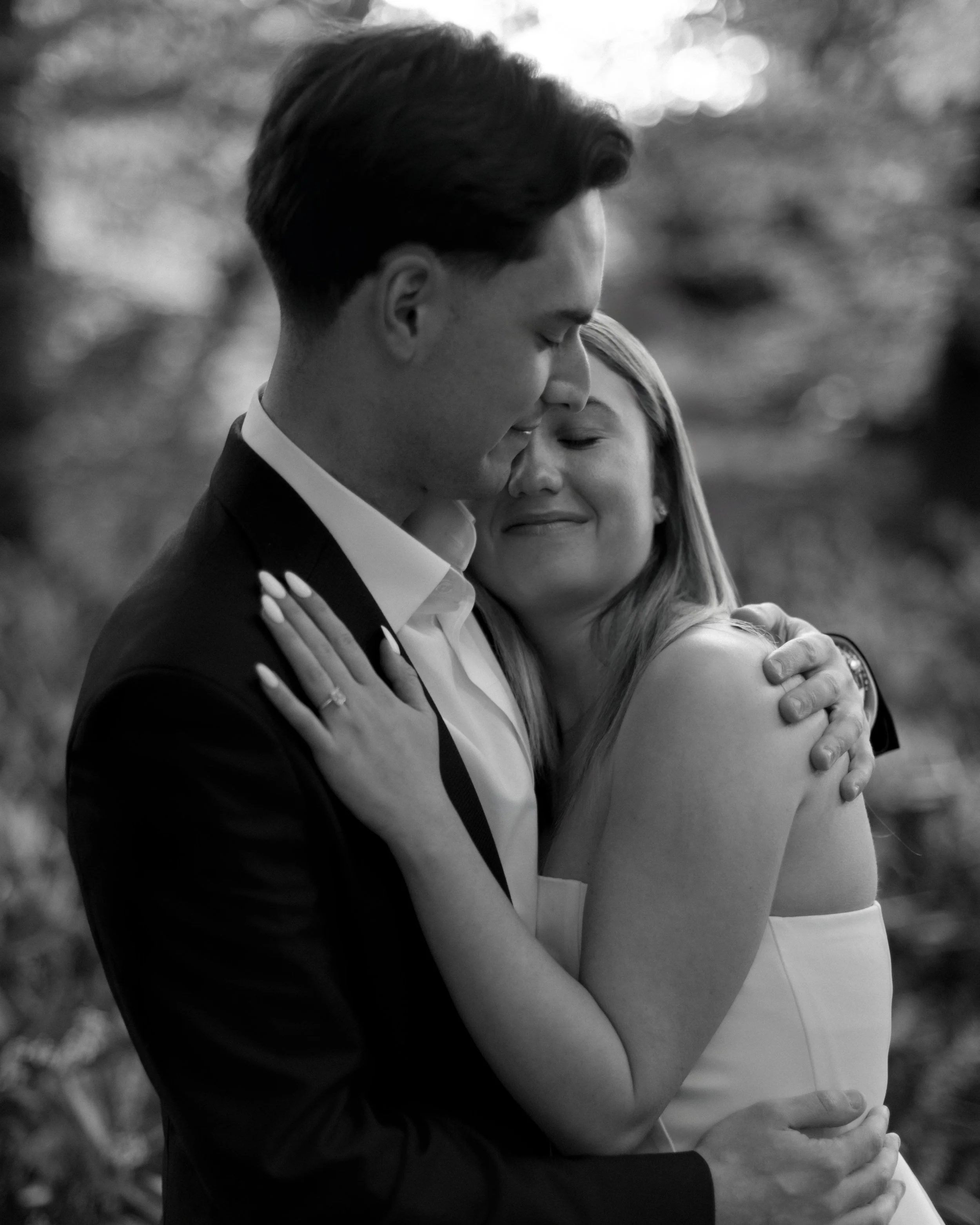 Engagement photos in Frederiksberg Gardens, Copenhagen 🤍

A + N travelled all the way from the USA to Copenhagen and chose Frederiksberg Gardens for a quiet evening together to celebrate their engagement. They wanted to keep this part of their trip 