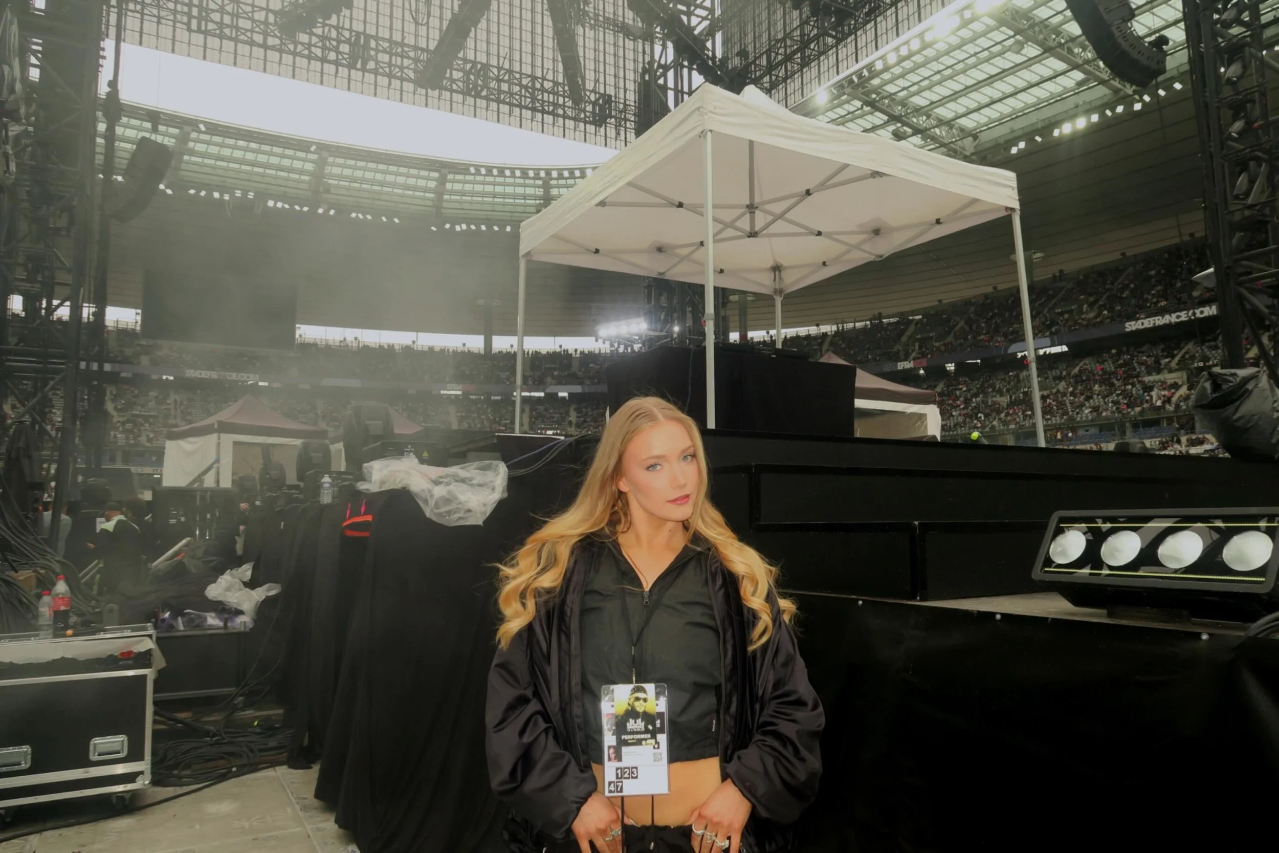 2/2 @stadefrance @juldetp 🥊🎯!!!

first time dancing stadiums, merci @melcharlot @marilynecp &amp; @julienchapero for the trust and guidance🤍 so much love for the team of incredible dancers that inspired me as humans and artists during this experie