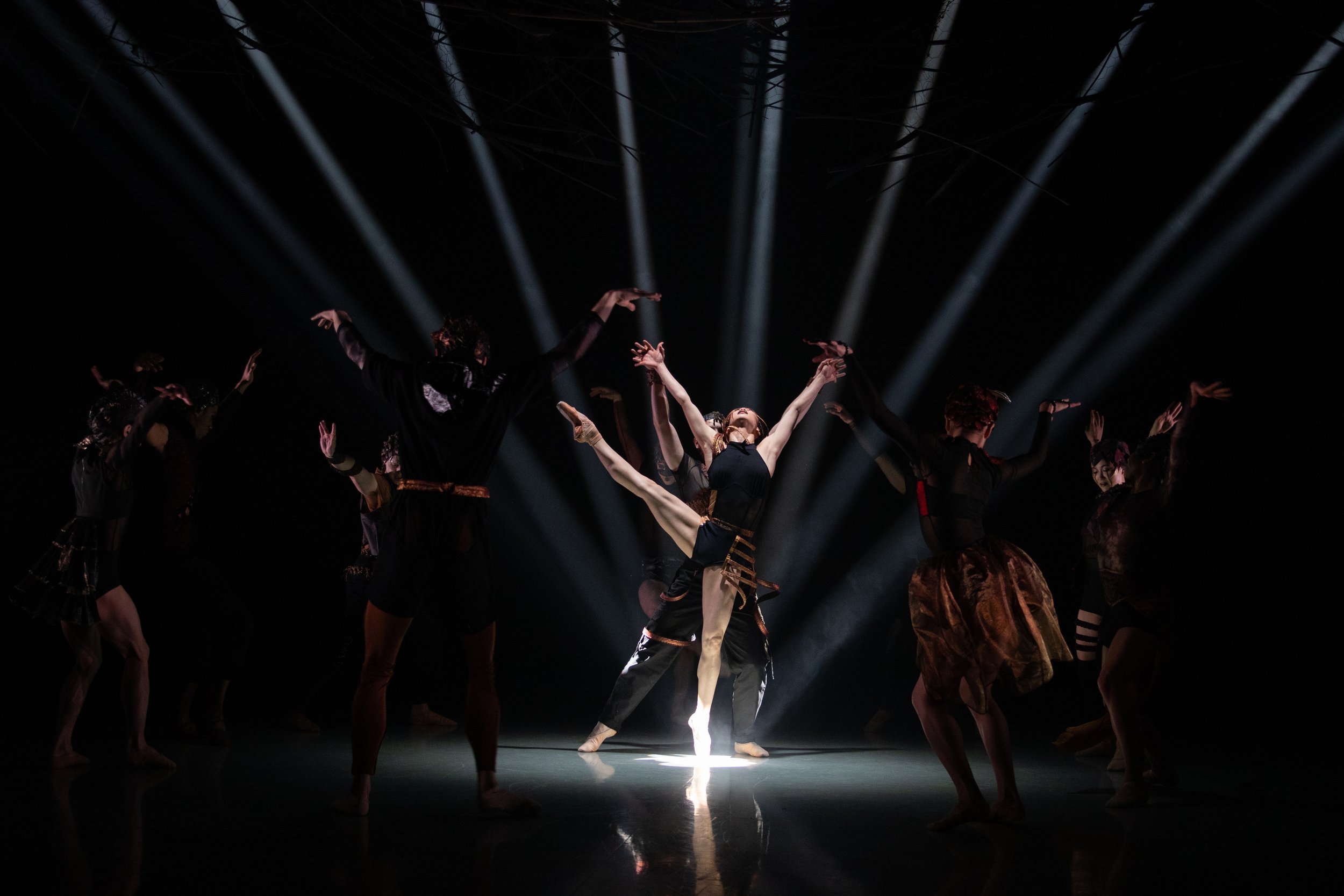 Northern Ballet dancers in Beneath The Surface. Photo Amy Kelly(9).jpg