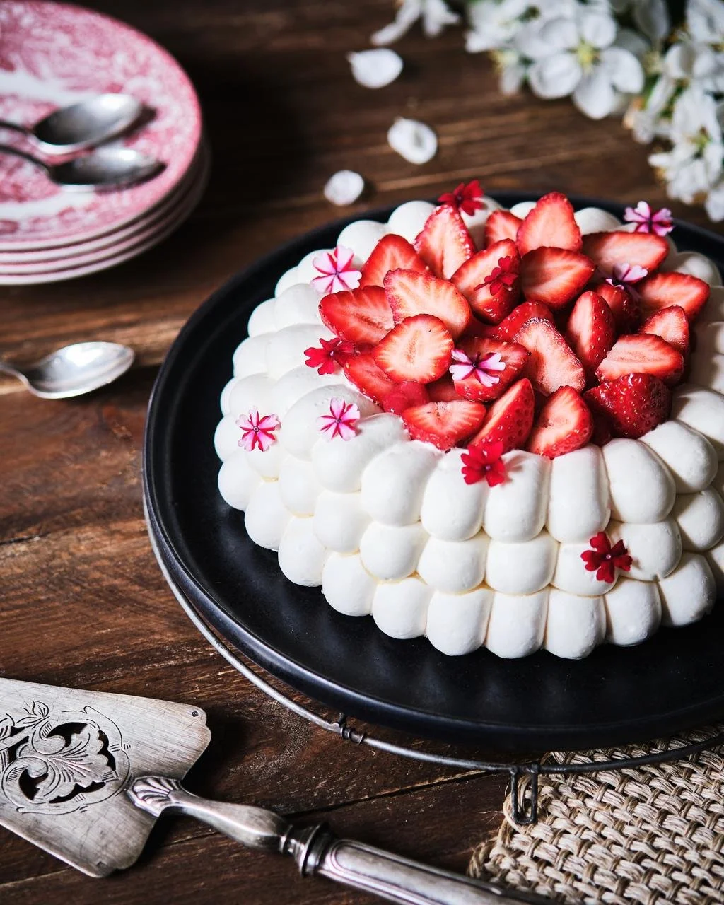Pavlova & fruits