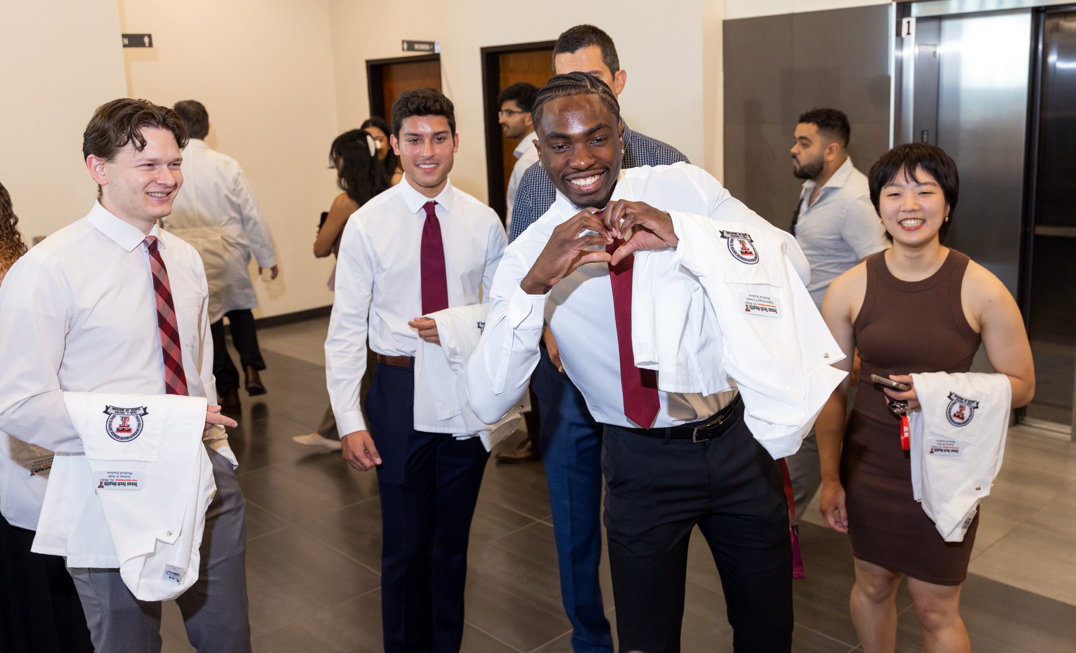 260829 White Coat Foster School of Medicine PRESS IPA 01.jpg
