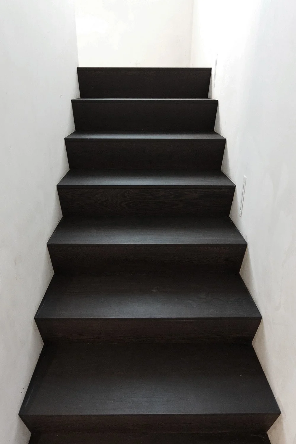 Interieurontwerp nieuwbouw woning Merchtem Moderne trap zwart hout