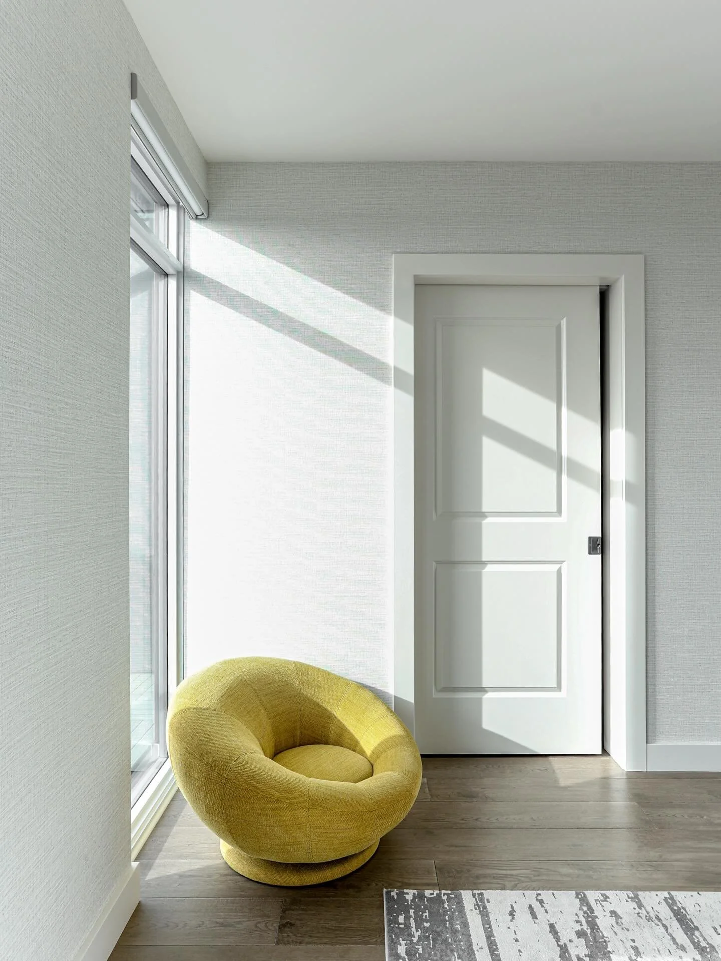 The key to adulthood: a room where you can escape from the day and take in the gorgeous views of the Grand River. Plus, custom millwork to extend your closet space along with a soft grasscloth wall covering for added serenity.

Construction: @cedar_c