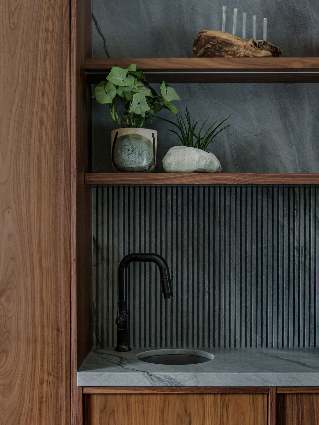 Obsessed is an understatement with this coffee bar. A clean, unique design with lots of warmth and functionality. 

But that reeded quartzite steals the show! 🤩

Design: @leodesigninteriors 
Construction: @eagleview_construction 
Millwork: @kitchena