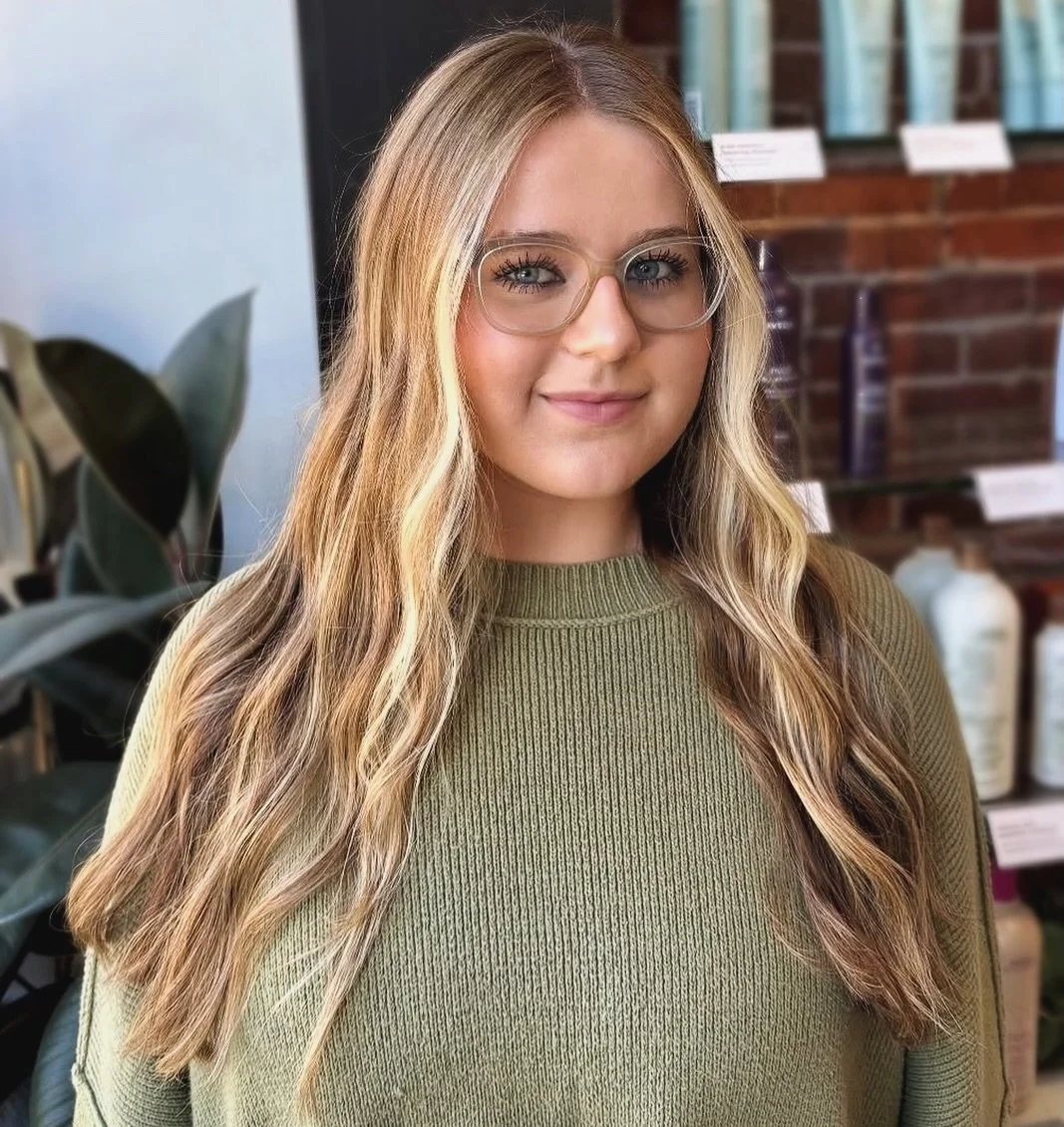 Can you guess @coloredbycatie go to hair styling combo? A loose wave, a little shine, tousled locks&hellip; 🤔 We&rsquo;ll give you a hint. It&rsquo;s MIRACULOUS. 😉