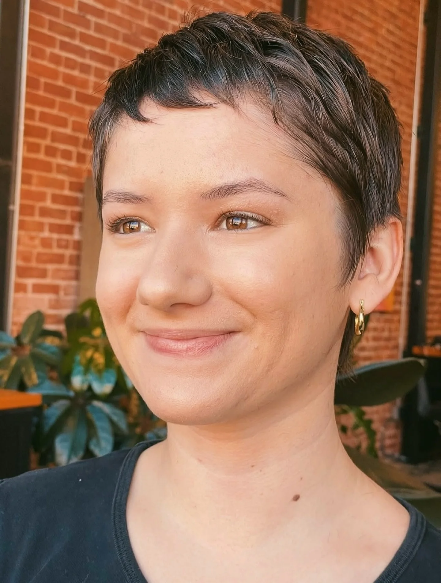 Looking so effortlessly chic and stunning. There&rsquo;s just something about short hair&hellip;