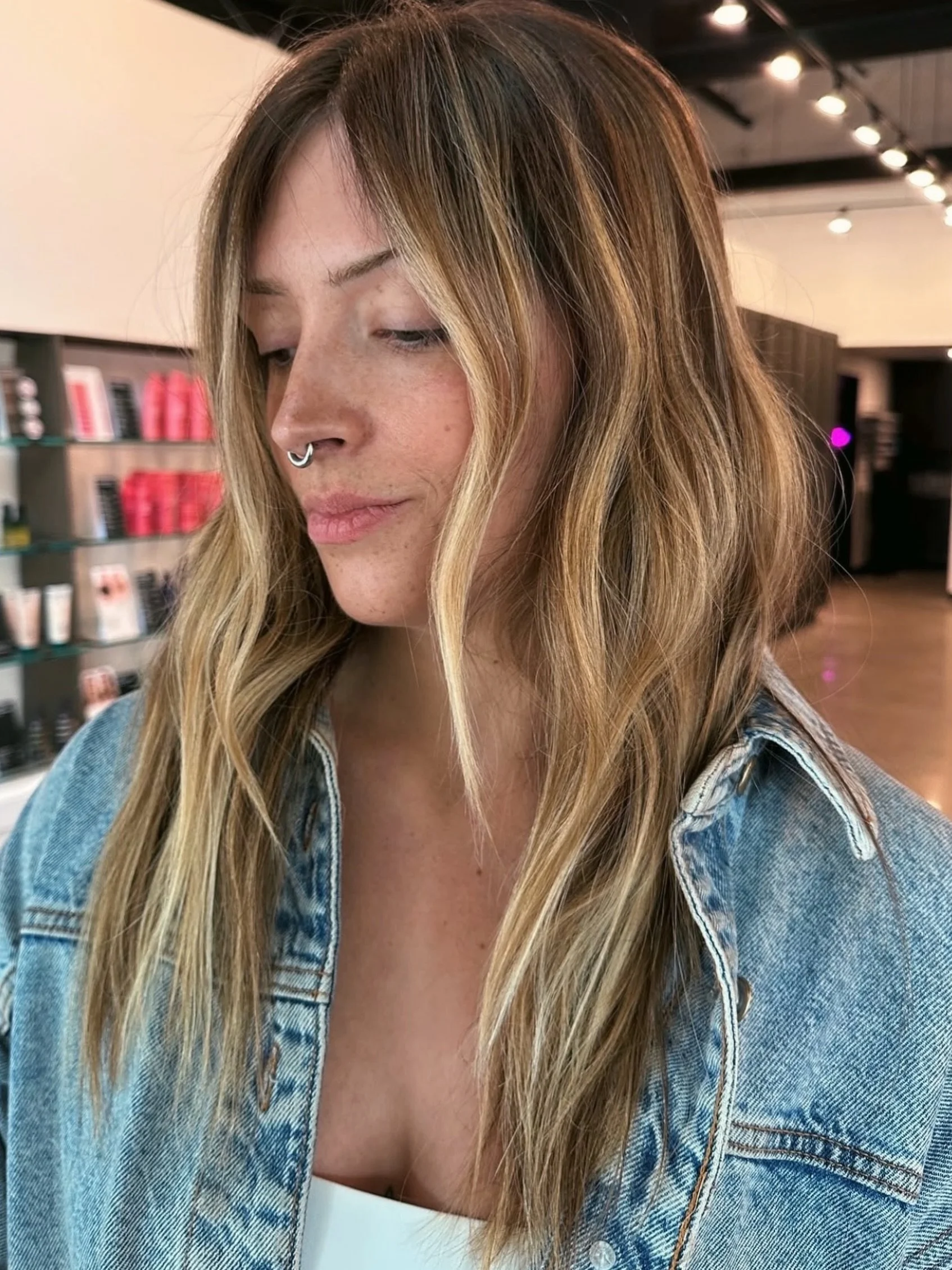 Book a lived-in highlight for maximum hair longevity! ☀️ Strategic highlights that mimic how your hair naturally fades in the sun and lightens with time ☀️