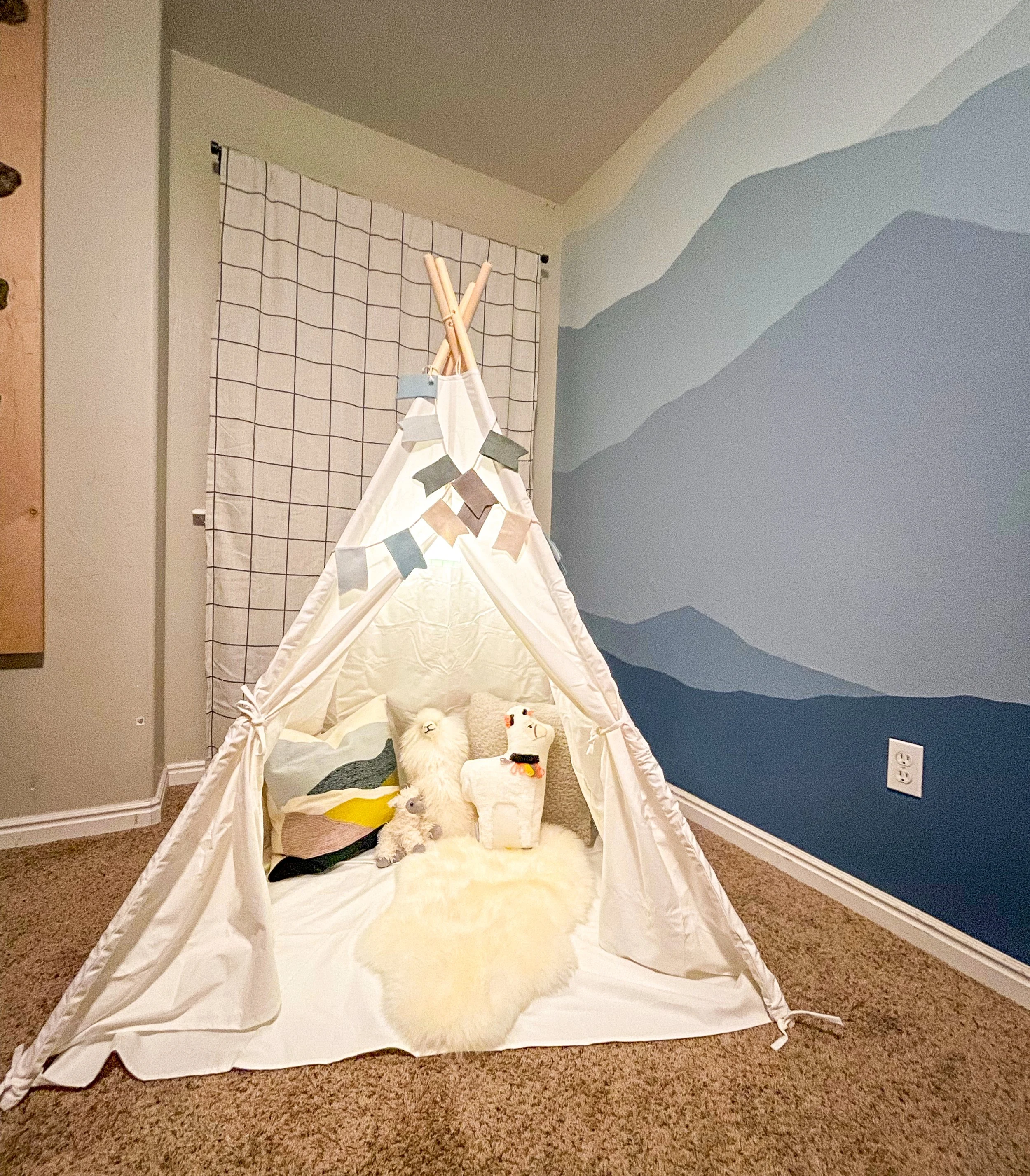 Airbnb_MountainTeepee-2.jpg