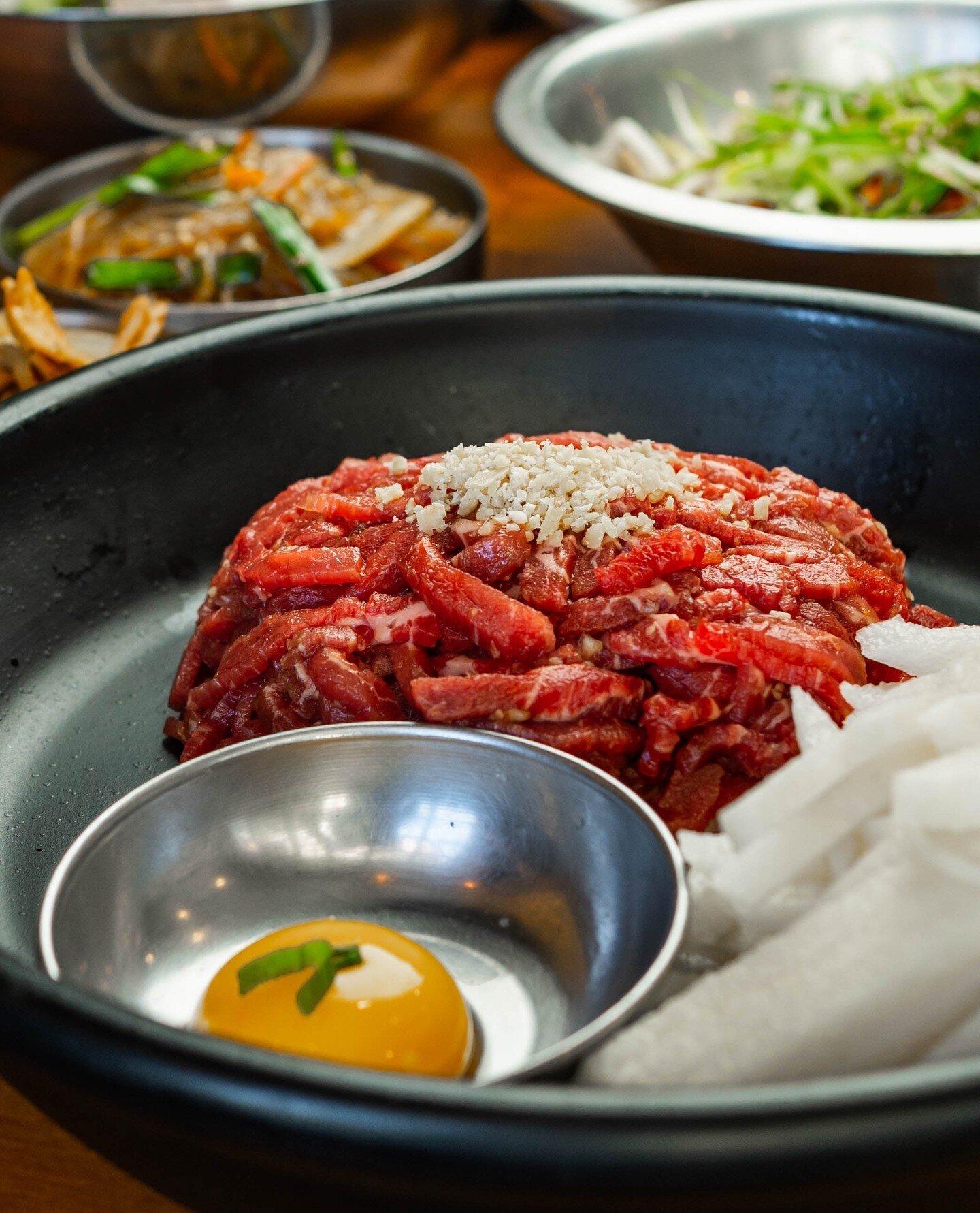 Yukke is the Korean way of eating RAW BEEF MEAT. The sweetness of the Asian Pear and the creaminess of the Egg Yolk make a perfect pair to the raw beef. ⁠
@songhakbbq⁠
📍K-Town⁠
📍Cerritos⁠
📍Tustin⁠
📍San Diego⁠
.⁠
.⁠
#foodie #foodiereels #ayce #los