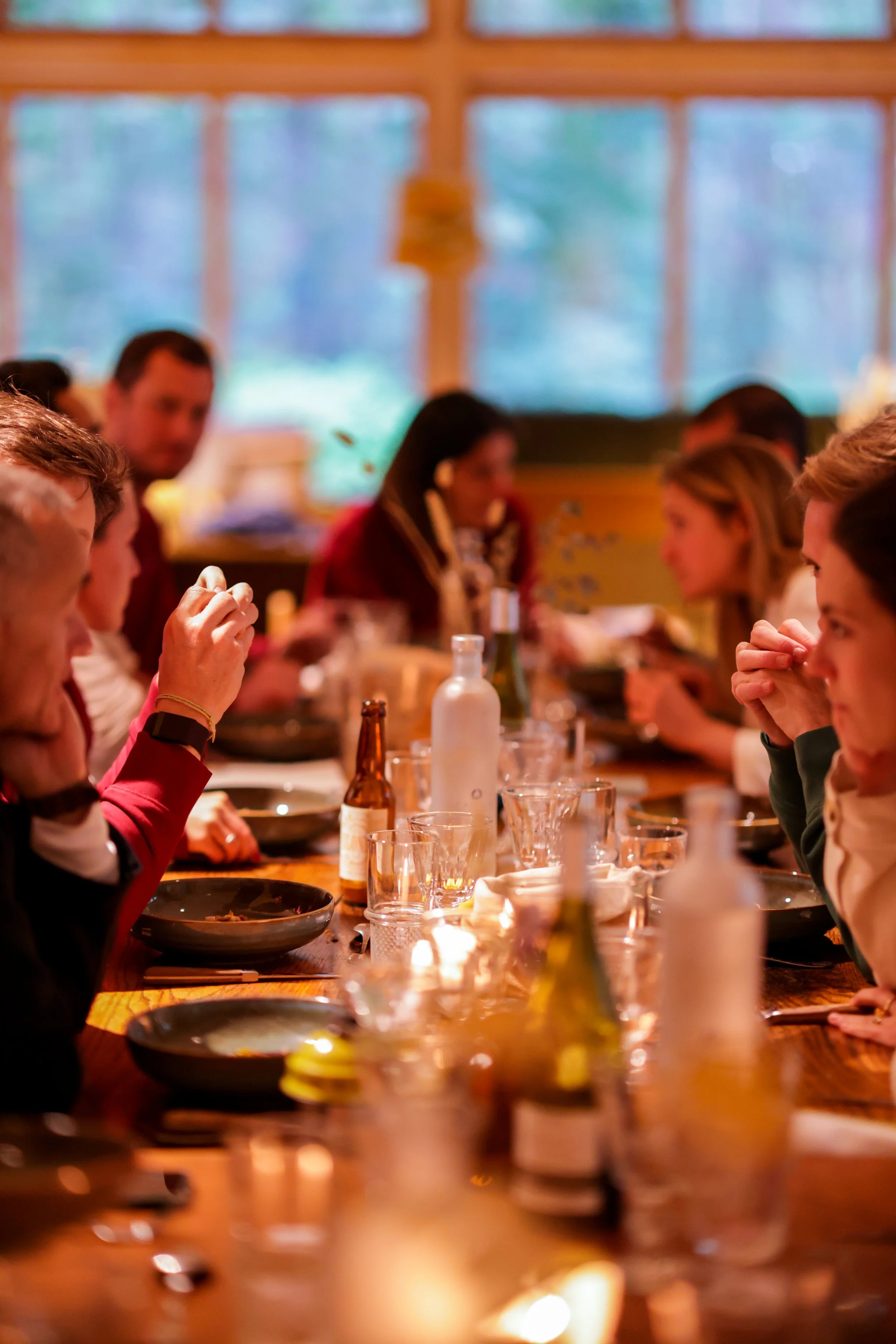 Grande table repas conviviaux pour les entreprises