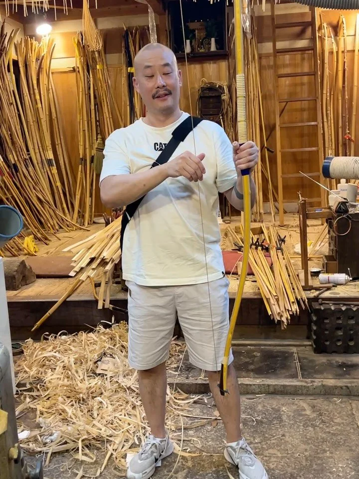 Thank you to Shibata Sensei and his wife for a wonderful dinner and for the beautiful #yumi! Special shoutout to @sumienakaya and Sola! #kyudo #hekiryubishuchikurinha #budo #kyoto