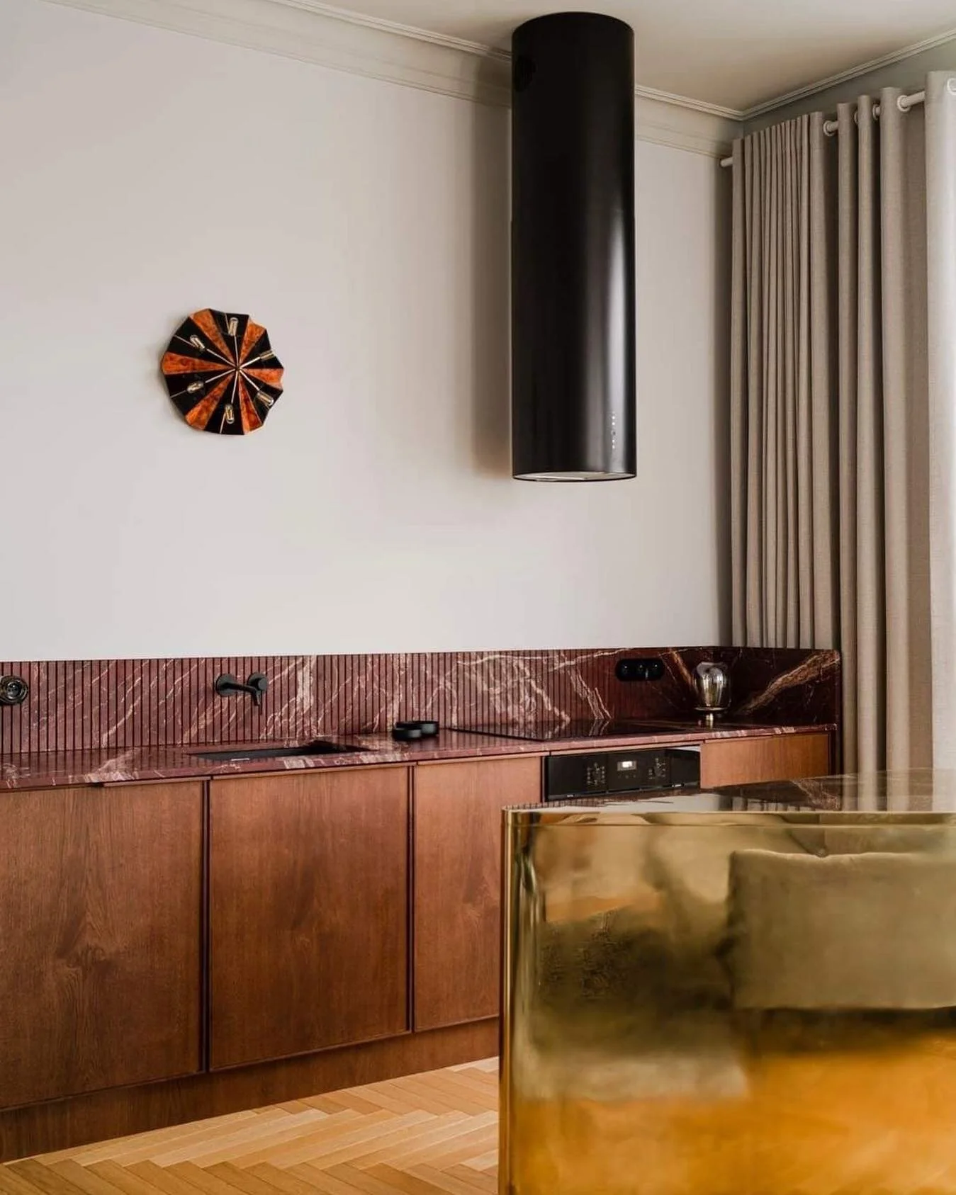 SWOON. 

Happy Spring Break, SXSW, Daylight Savings, &amp; almost St. Patty&rsquo;s day! Big week guys. 

Source: Pinterest, investing designer &amp; will share asap! 

#interiordesign #interiordesigninspiration #interiordesigninspo #kitchensofinstag