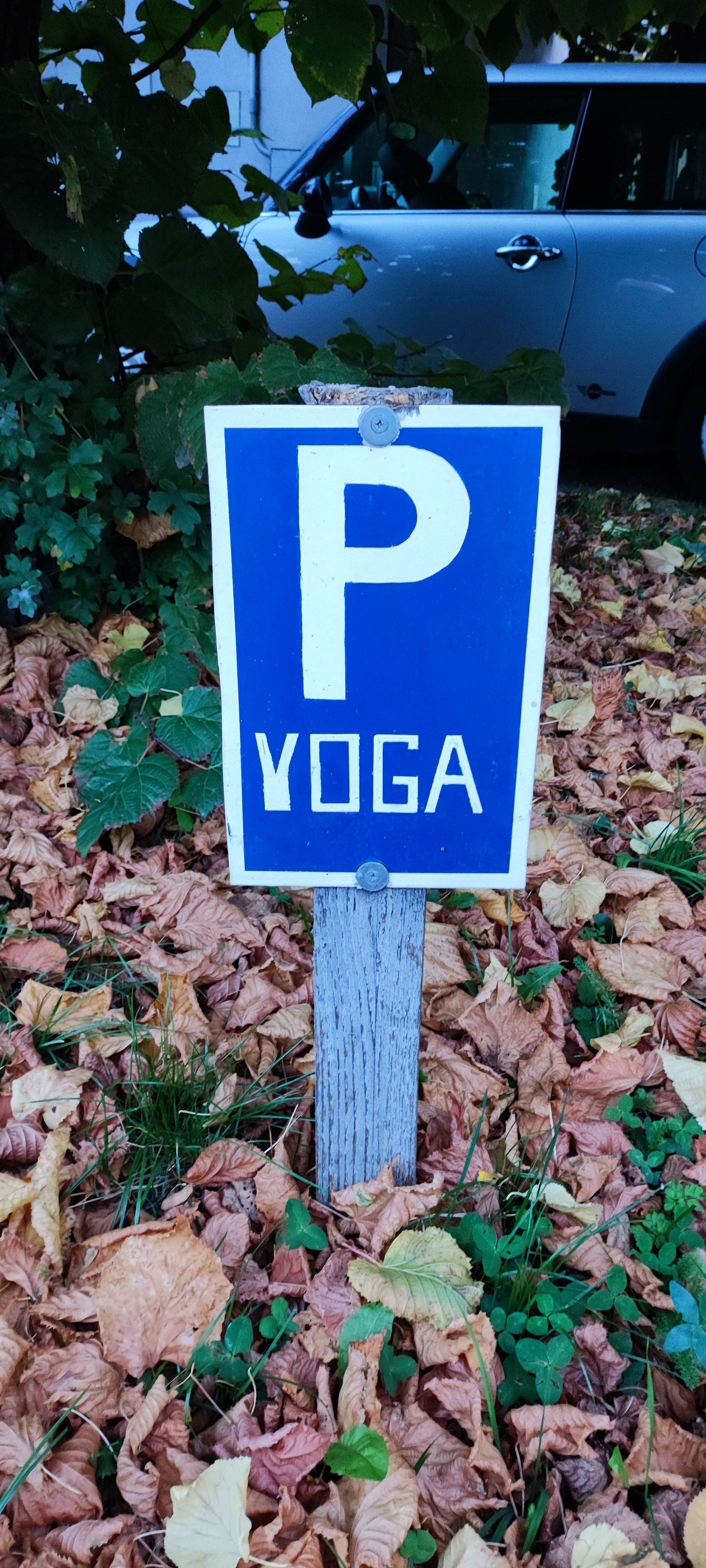 yoga parkplatz.jpg