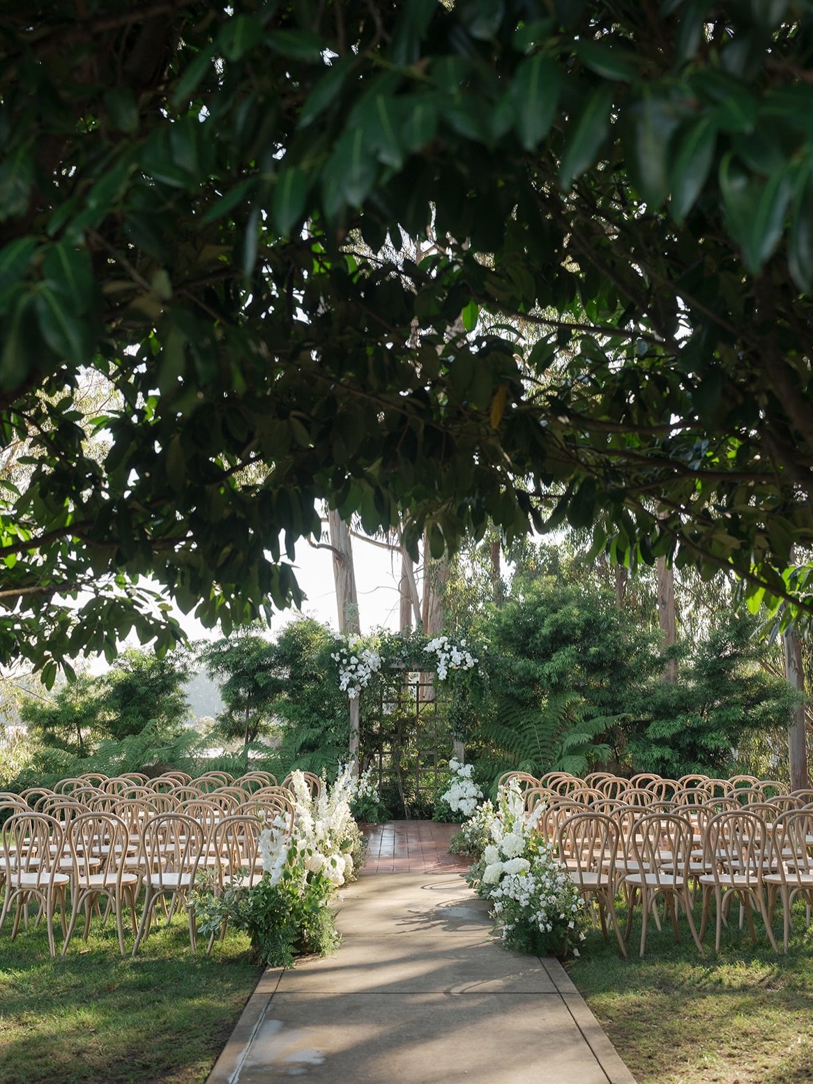 Set among lush trees and large ferns, V &amp; M ceremony was accented with soft white blooms woven throughout. Such a beautiful day in SF with the perfect weather.

Planning &amp; Design : @barielexaevents
Photography: @ria.georgia
Content Creator: @