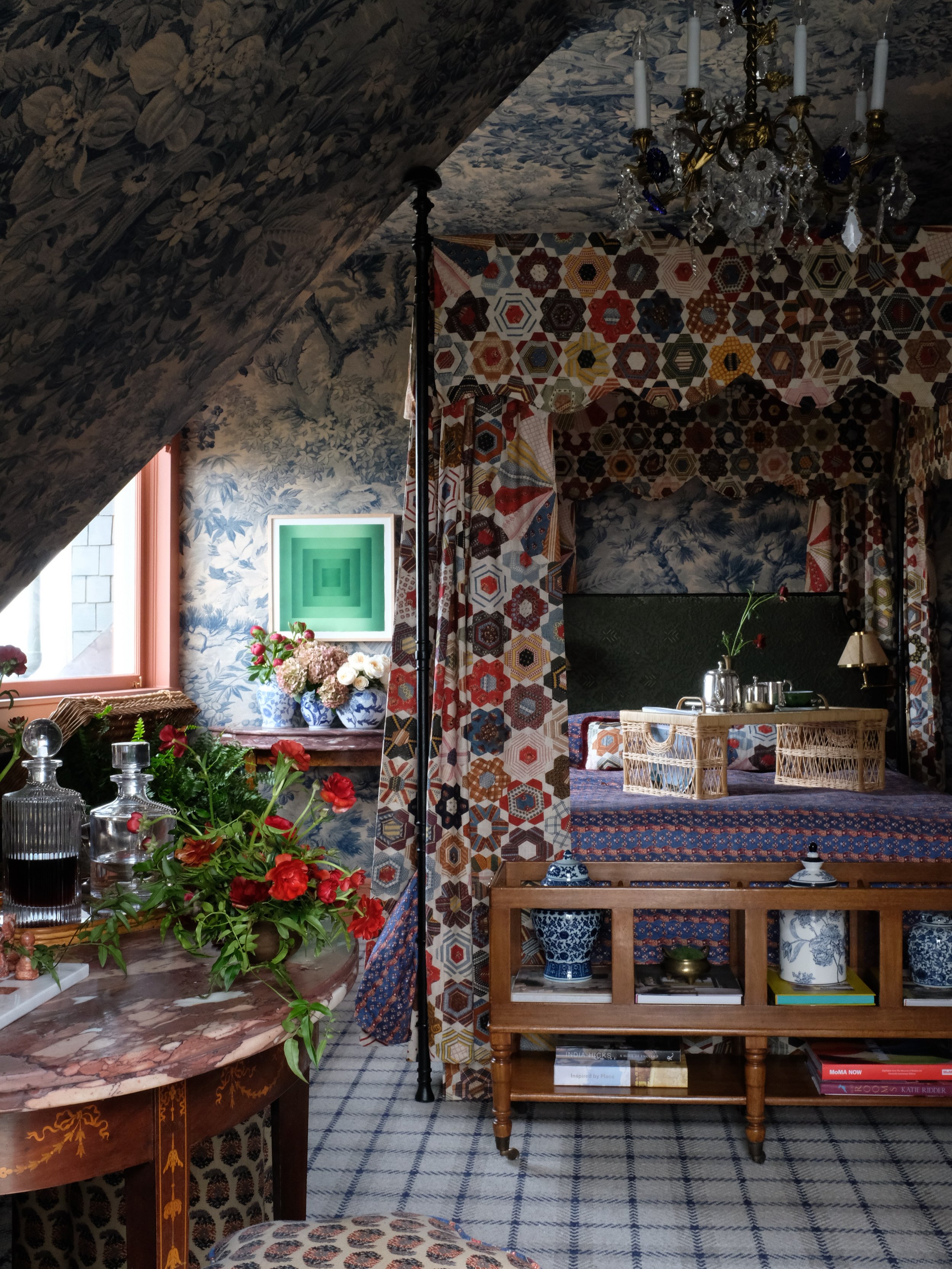 Honored to be styling florals for @lesjeannerenee &lsquo;s room, La Chambre Bleue, at @sfshowcase 

Don&rsquo;t miss the last week to visit @sfshowcase 
2315 Broadway, San Francisco

Florals @pond.floralstudio
Outdoor Bar @argotileandstone @whitemarb