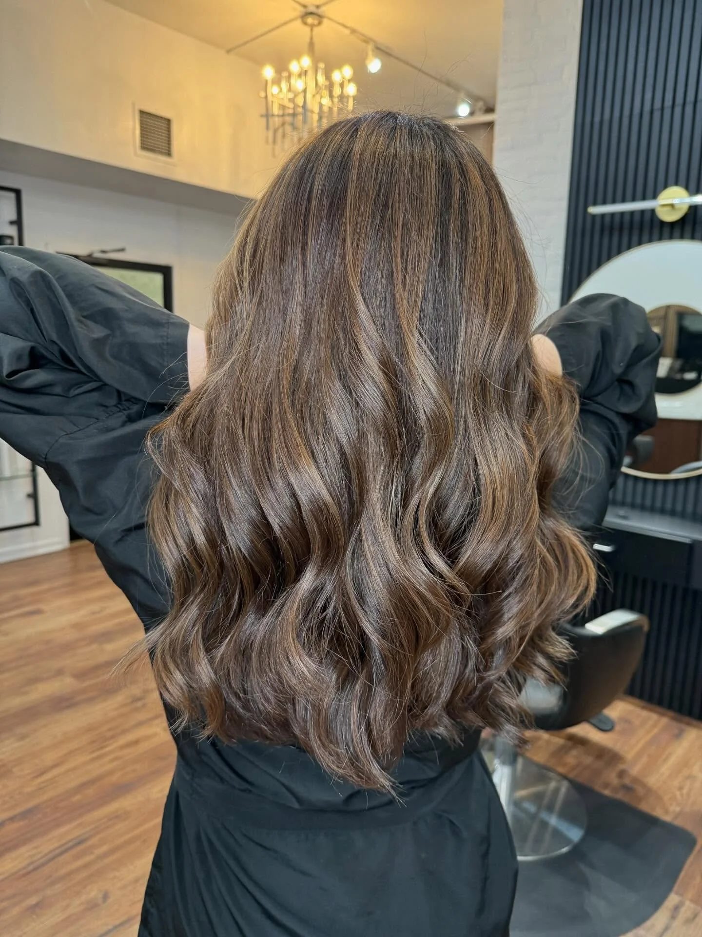 Sun-kissed hair at HairRepairBar is a hairstyling technique that mimics the natural lightening effects of the sun, adding dimension, warmth, and a radiant glow to hair while focusing on health and repair. The technique often involves bleach-free colo