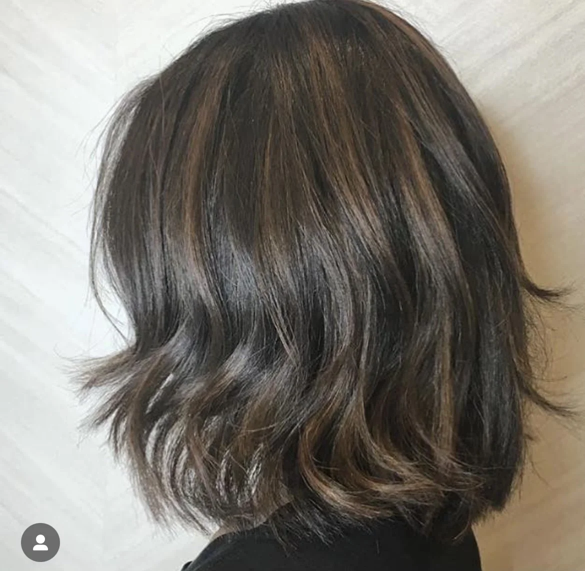 Midlength hair cut for women