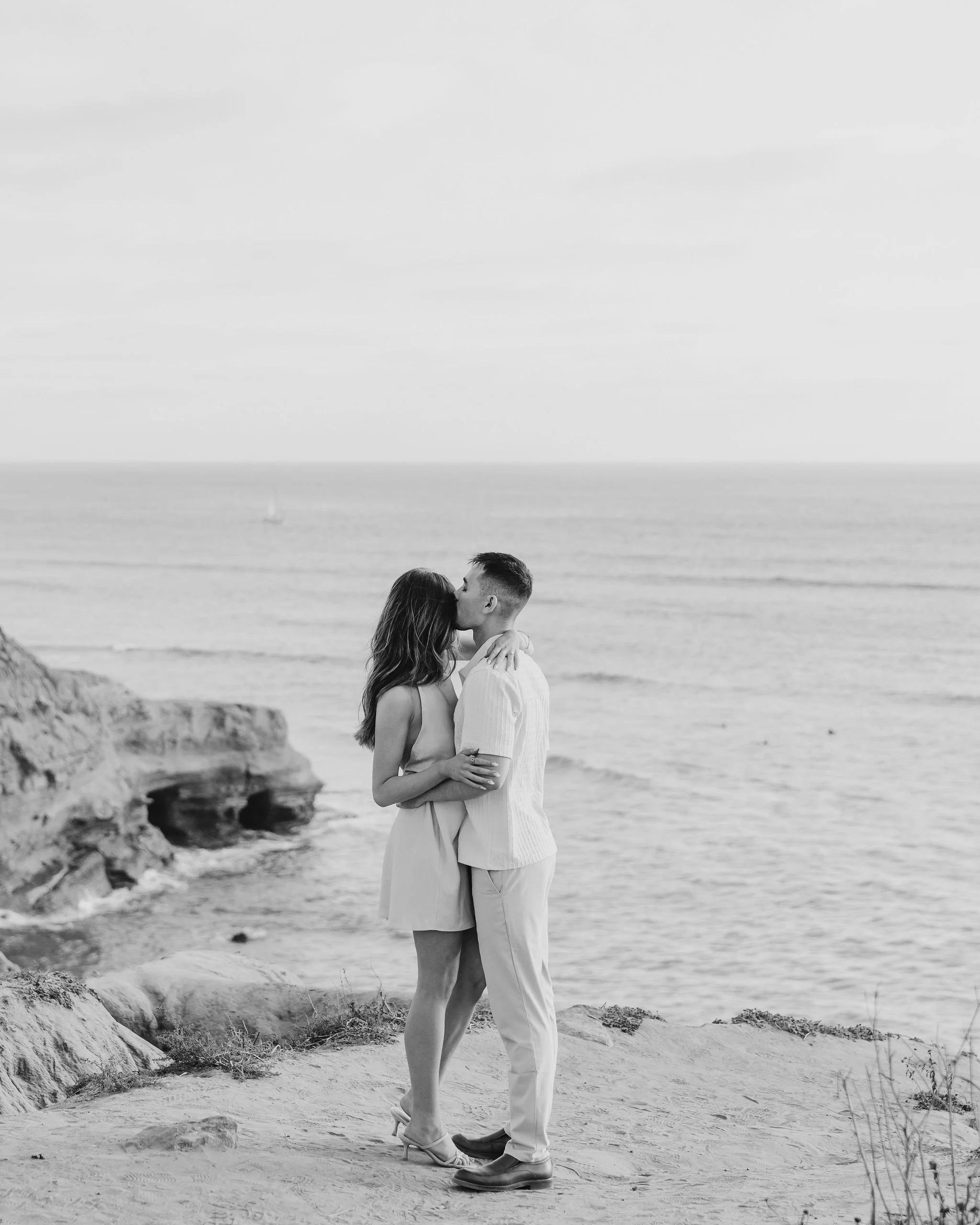 San-Diego-Couples-Photographer-Engagment-Proposal-Photography-Sunset-Cliffs-2025-Mallory-Kessel-Photo-01453bw.jpg
