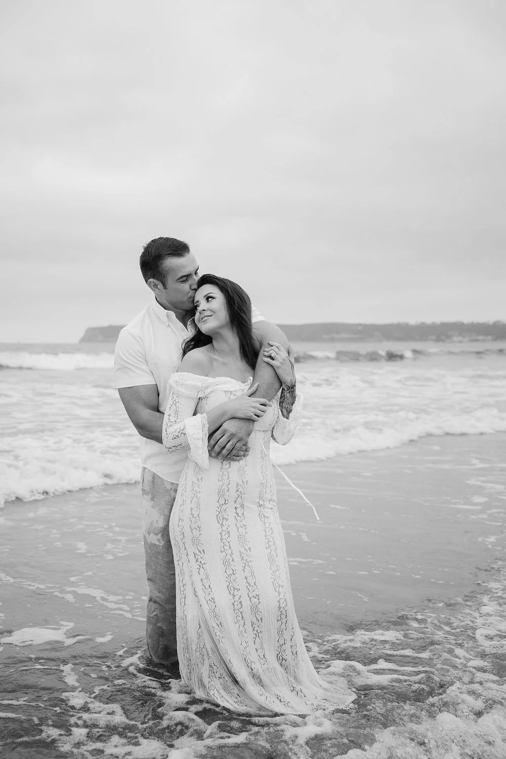 bwSan-Diego-Couples-Photographer-Beach-Anniversary-Portraits-Coronado-2026-Mallory-Kessel-Photo-206270.jpg