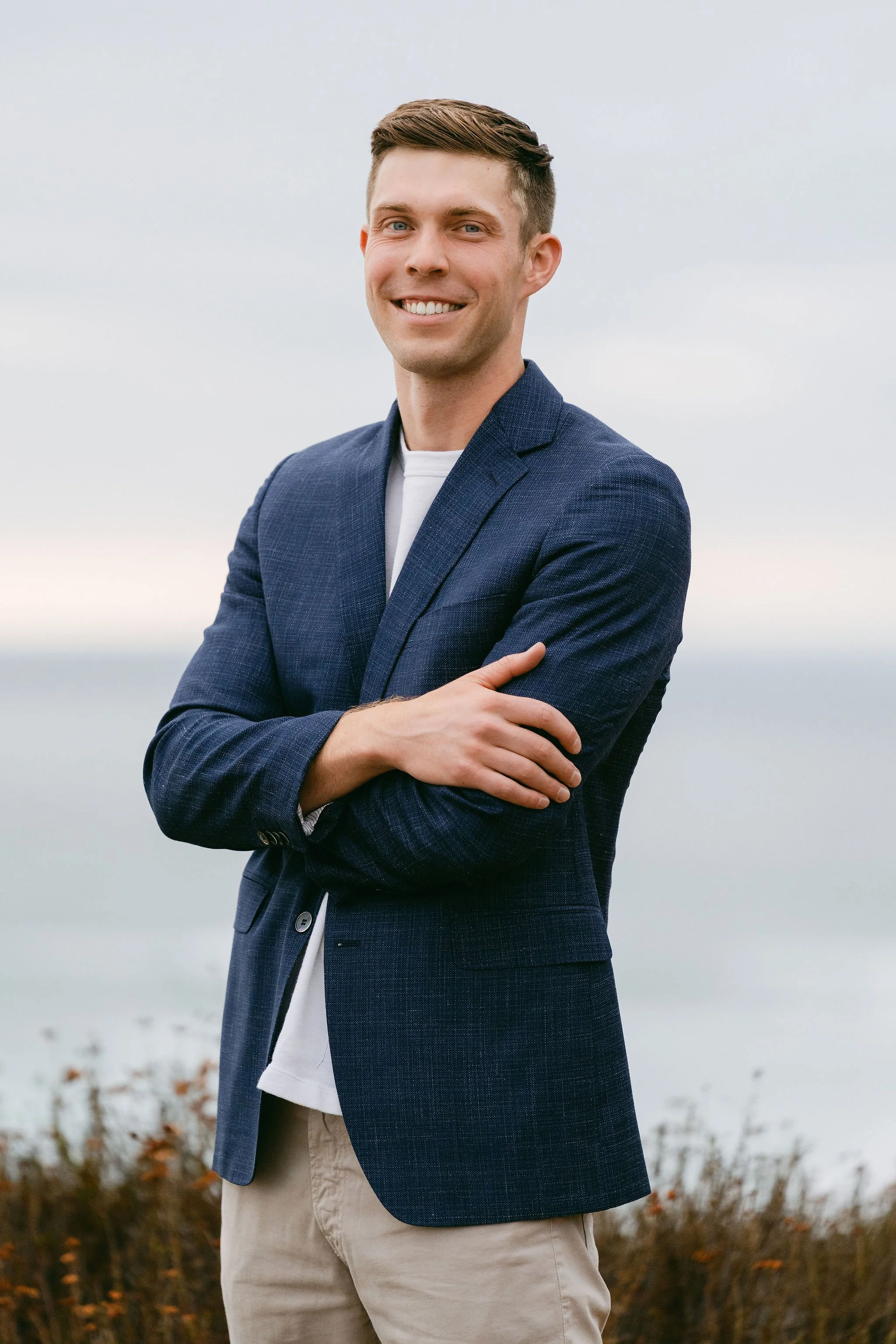 Professional outdoor portrait of a graduate student at Torrey Pines State Natural Reserve in San Diego.