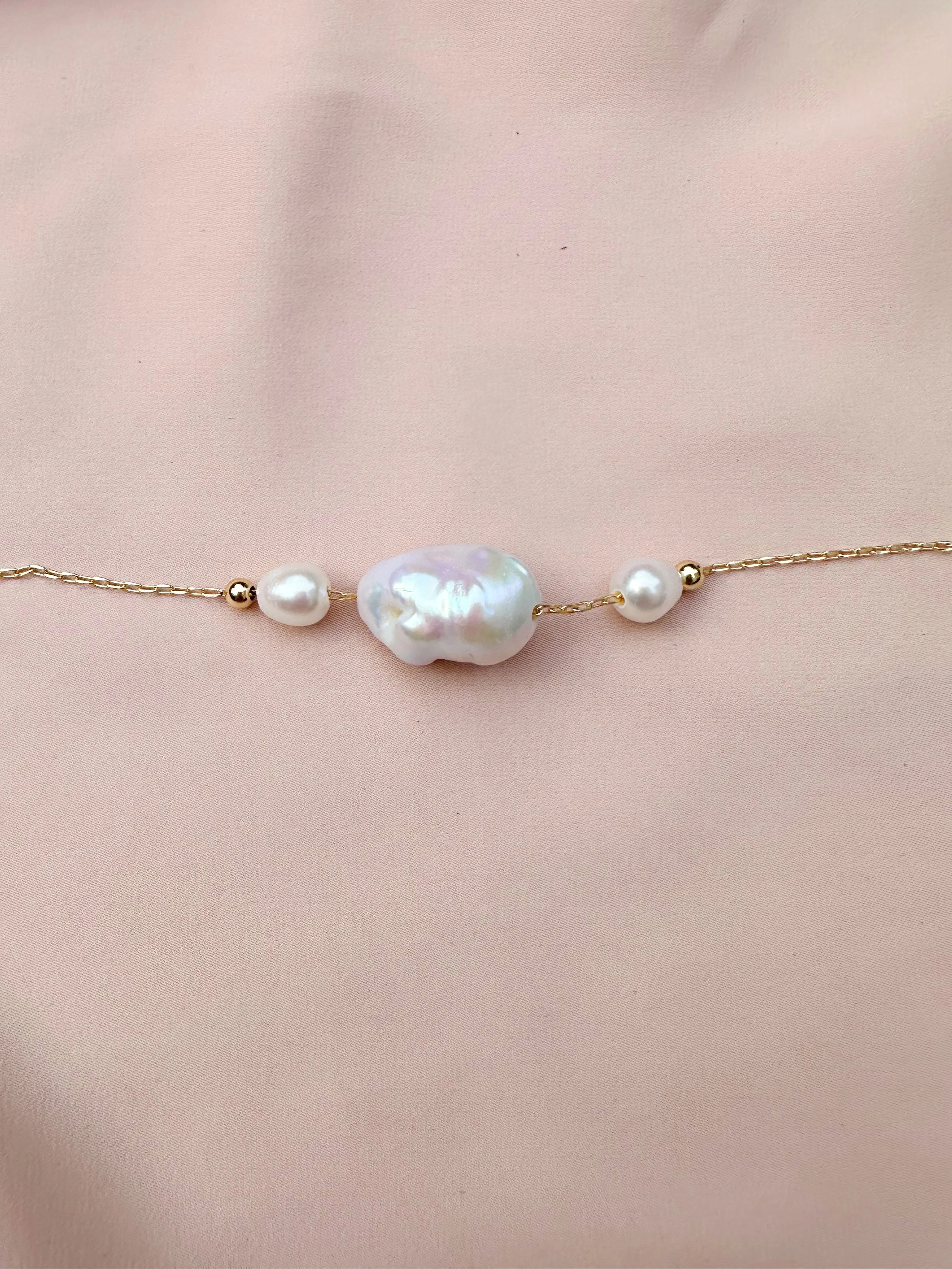 handmade-floating-pearl-necklace-with-magnetic-clasp-3.jpg