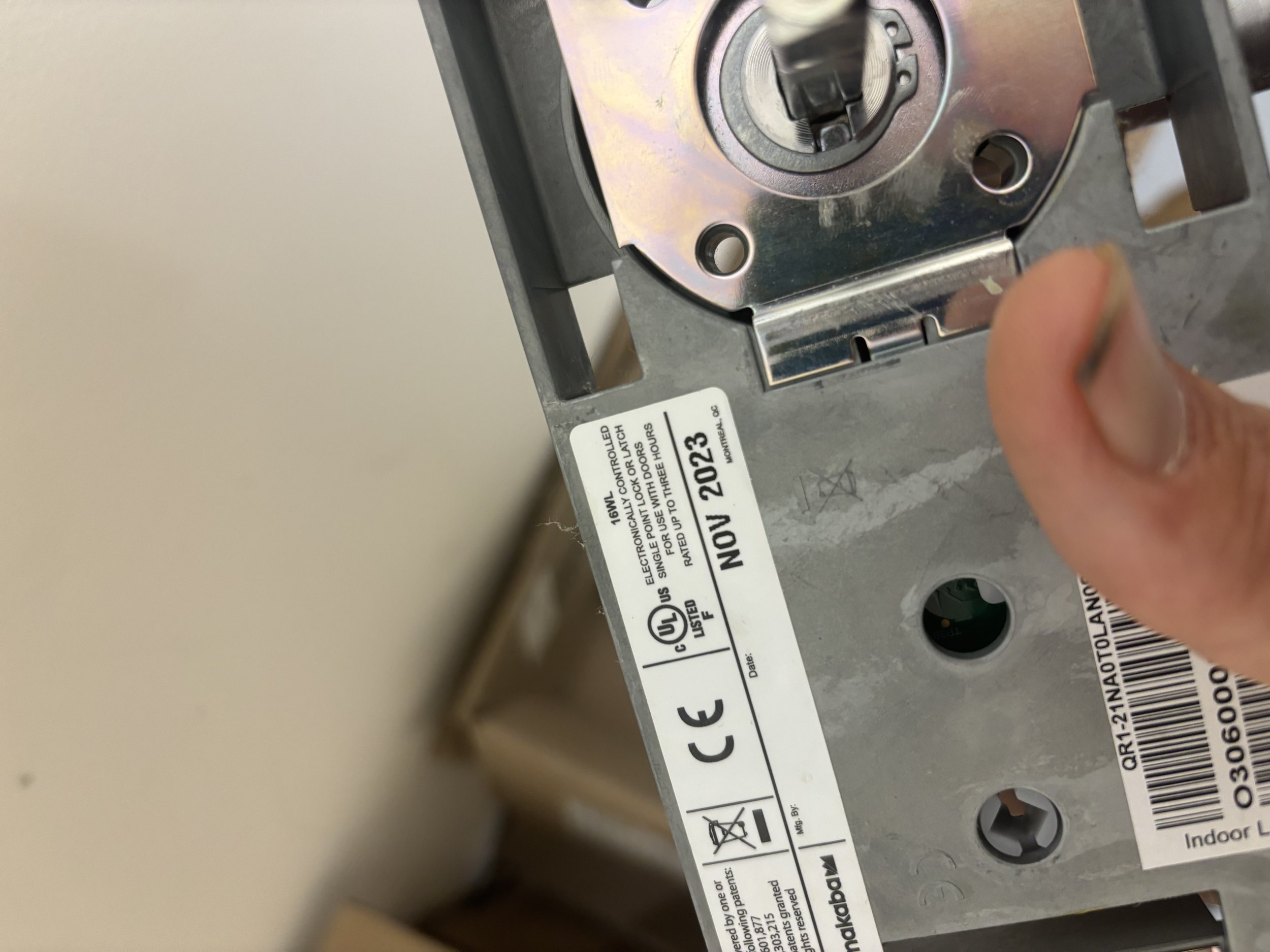 THE DESCRIPTION MENTIONS A 3 HOUR LOCK. THIS SEEMS TO POINT TOWARDS HAVING THE ABILITY TO CONTROL THE DOOR CANNOT BE OPENED FOR 3 HOURS!