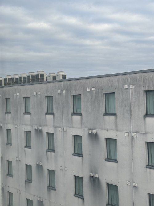 TRAVELODGE HEATHROW. AN ARRAY OF SUSPICIOUS LOOKING HOT / COLD DEVICES ON THE ROOF