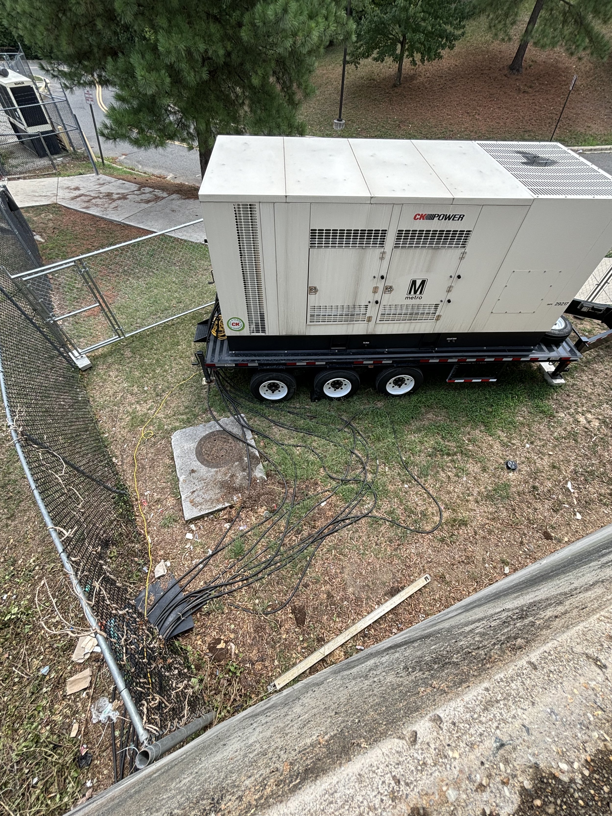 A GENERATOR WITH LIQUID PIPES FEEDING OUTWARDS