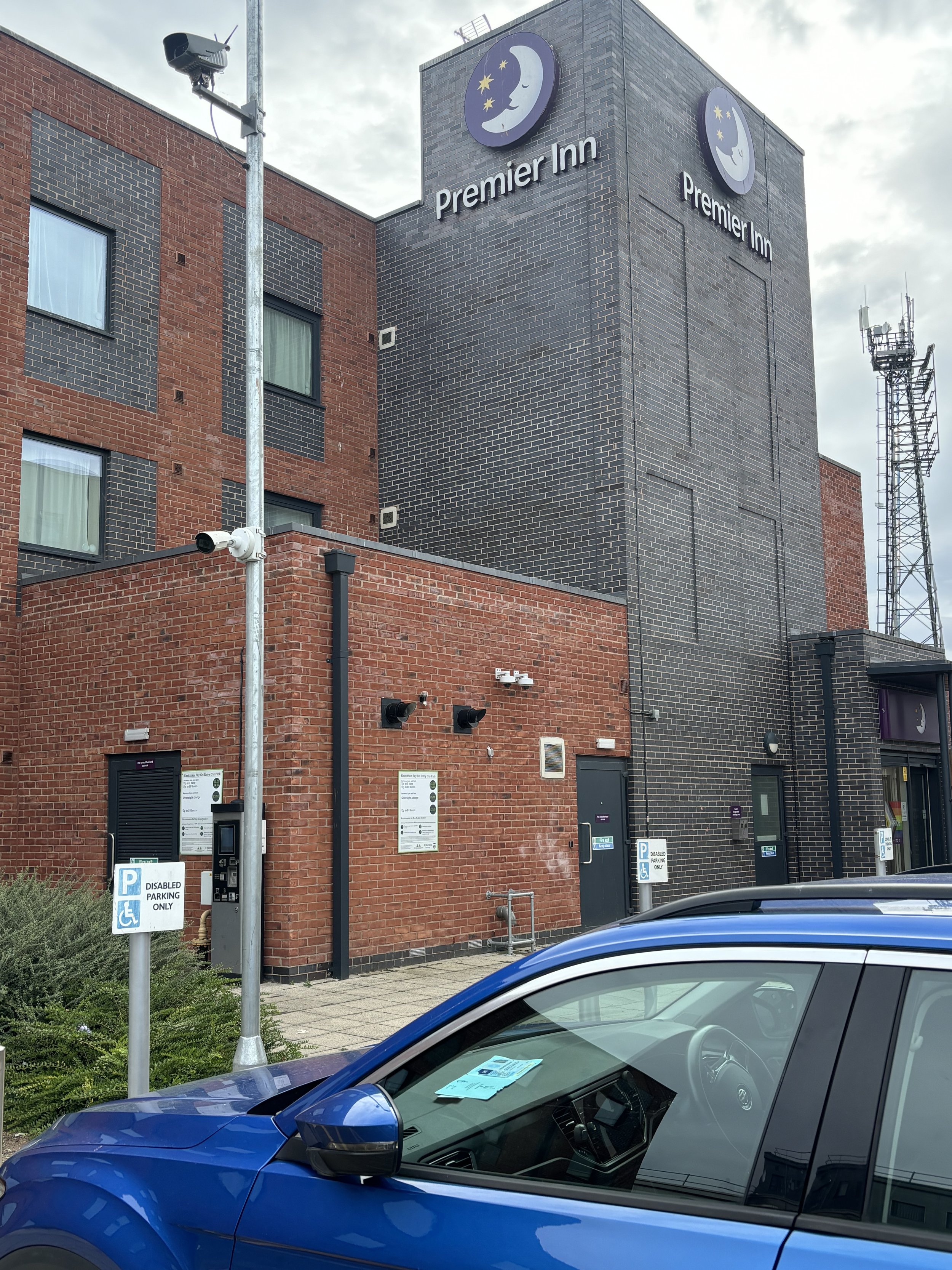PREMIER INN HEREFORD. NOTICE THE TALL CHIMNET APPEARANCE TO THE TALL, DARK BLOCK AND THIS PROBABLY DOES CONTAIN ALL THE ELEMENTS FOR AQUAMATION. NOTICE THE SMALL BLACK CHIMENYS, THE DOWNWARD PIPE TO THE LEFT (RED BRICK AREA)
