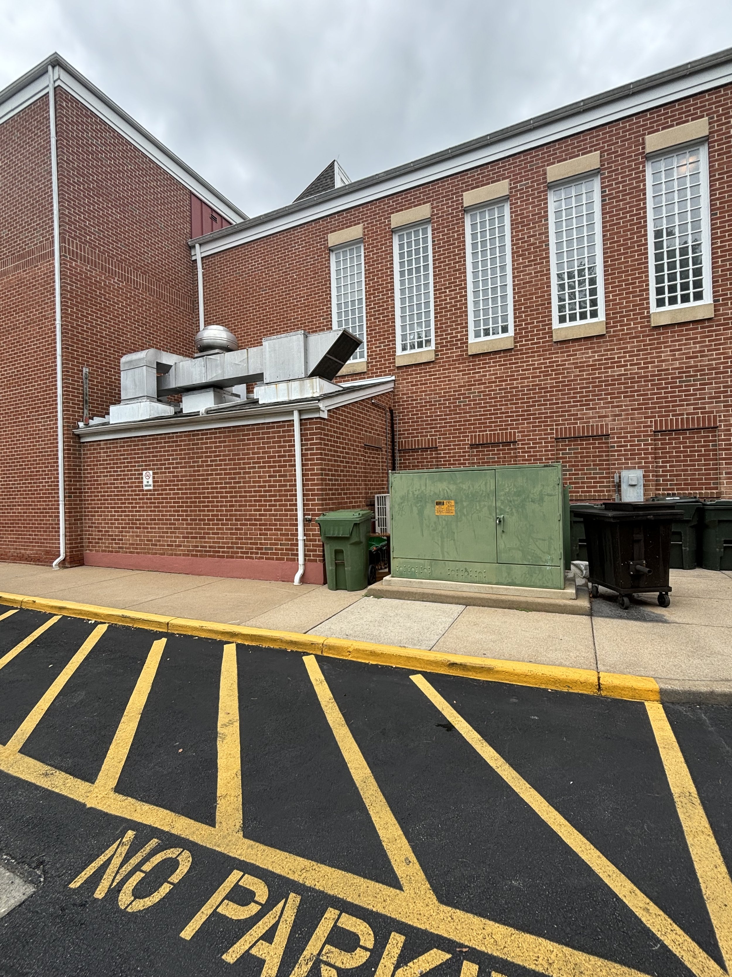 ALFRED STREET CHURCH: WHAT SEEMS TO BE AN INCINERATOR ON TOP AND MOST PROBABLY THE CHAMBER UNDERNEATH IN THE SEPARATE BUILDING