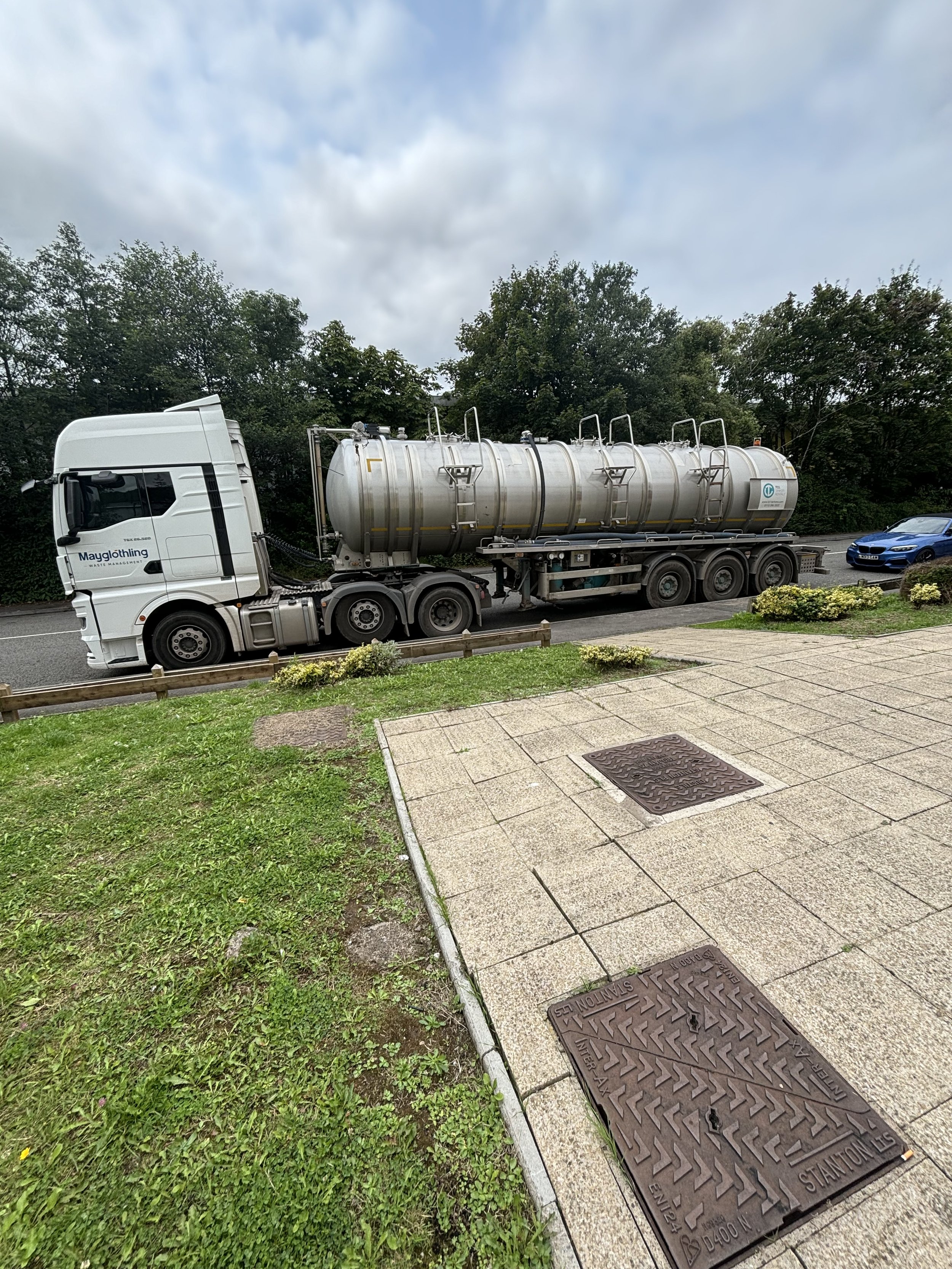 WATER CAN BE EASILY TRANSPORTED VIA LARGE LORRIES ACROSS THE COUNTRY AND EVEN TO RAILWAY STATIONS FOR LOADING ONTO TRAINS