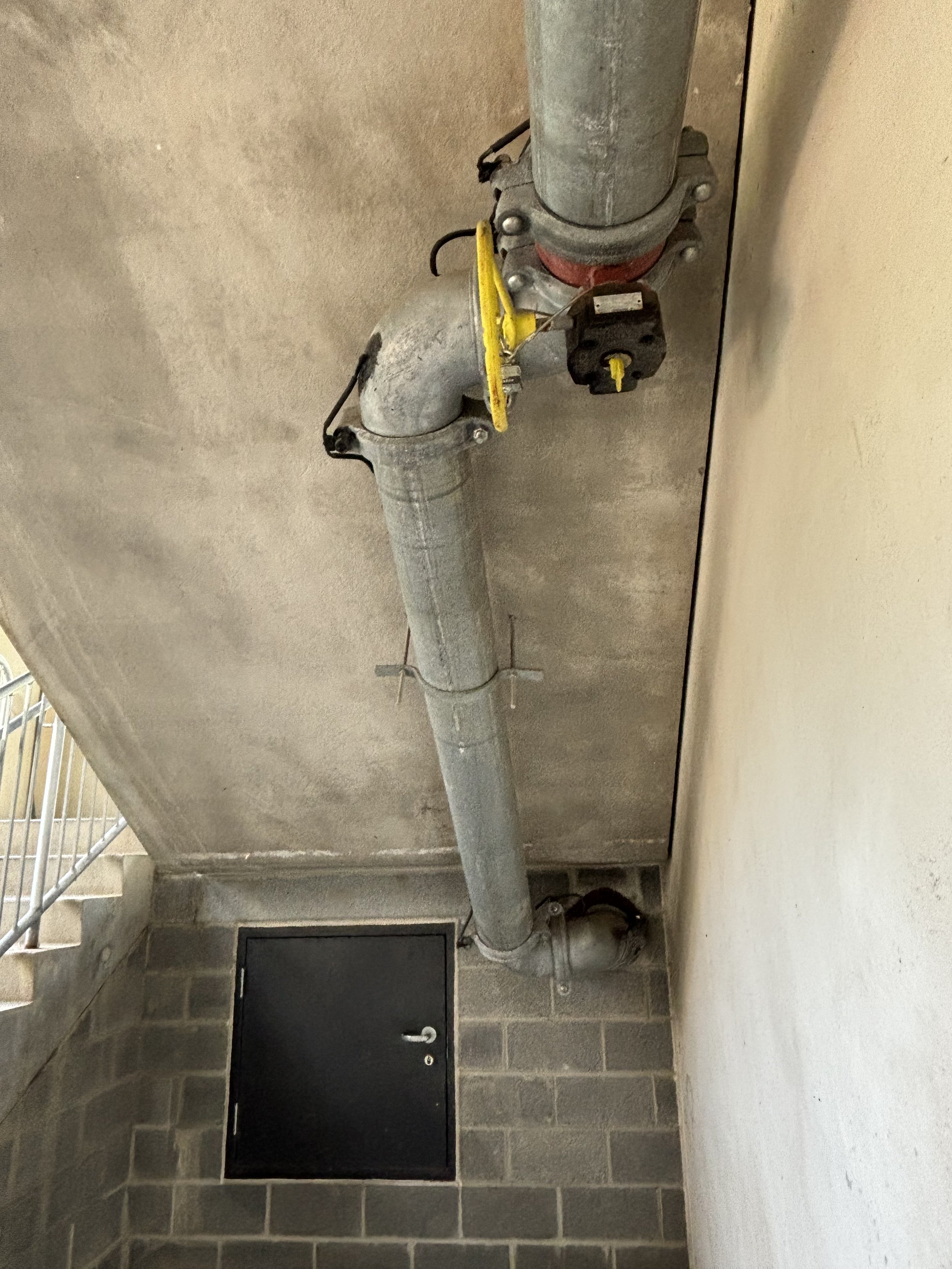 ONBE PIPE SYSTEM EXITS INTO THE WALL ON THE GROUND FLOOR