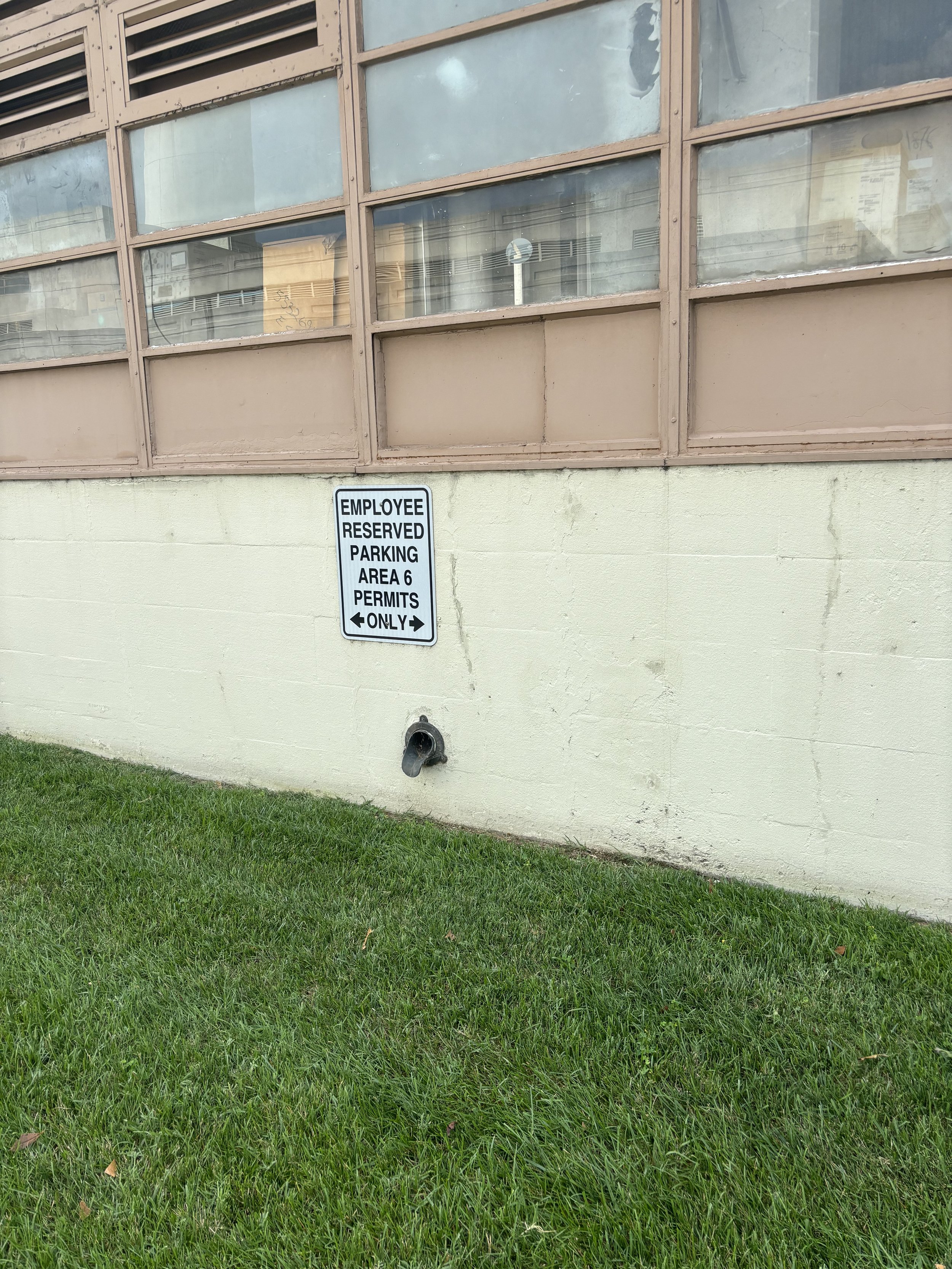 THE STANDARD AQUAMATION OUTLET PIPE. IT HAS A LARGER BOTTOM 'LIP' AND DIFFERENT TO ANOTHER OTHER PIPE FORMAT. BY DRIPPING ONTO GRASS - THE WATER CANNOT BE SEEN