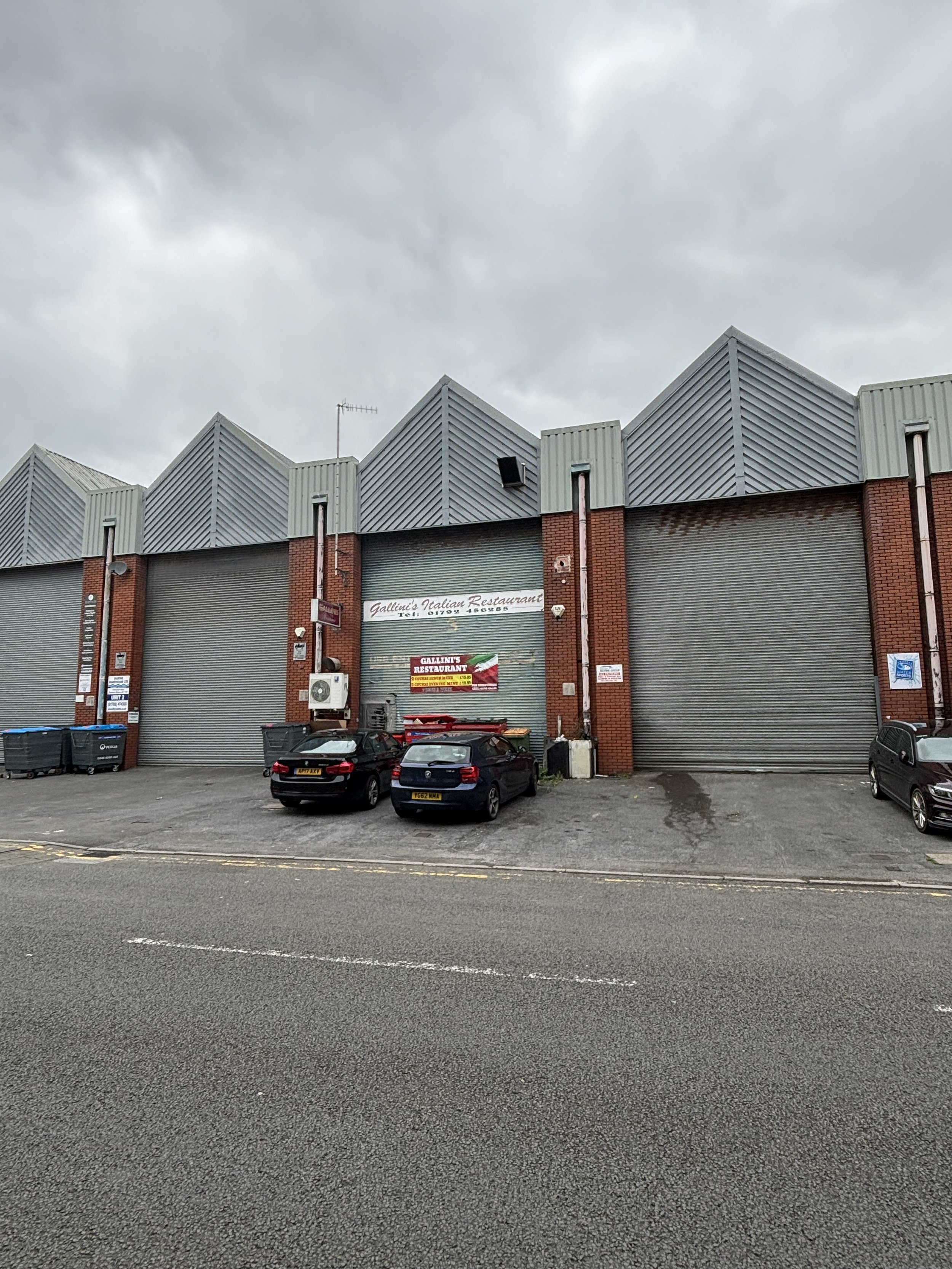 A GOOD OVERVIEW OF ALL THE UNITS. EXTRACTOR, PIPES FOR LIQUID, REINFORCED SHUTTER DOORS, TOP AREA FOR AQUAMATION EQUIPMENT AND RECYCLING BINS