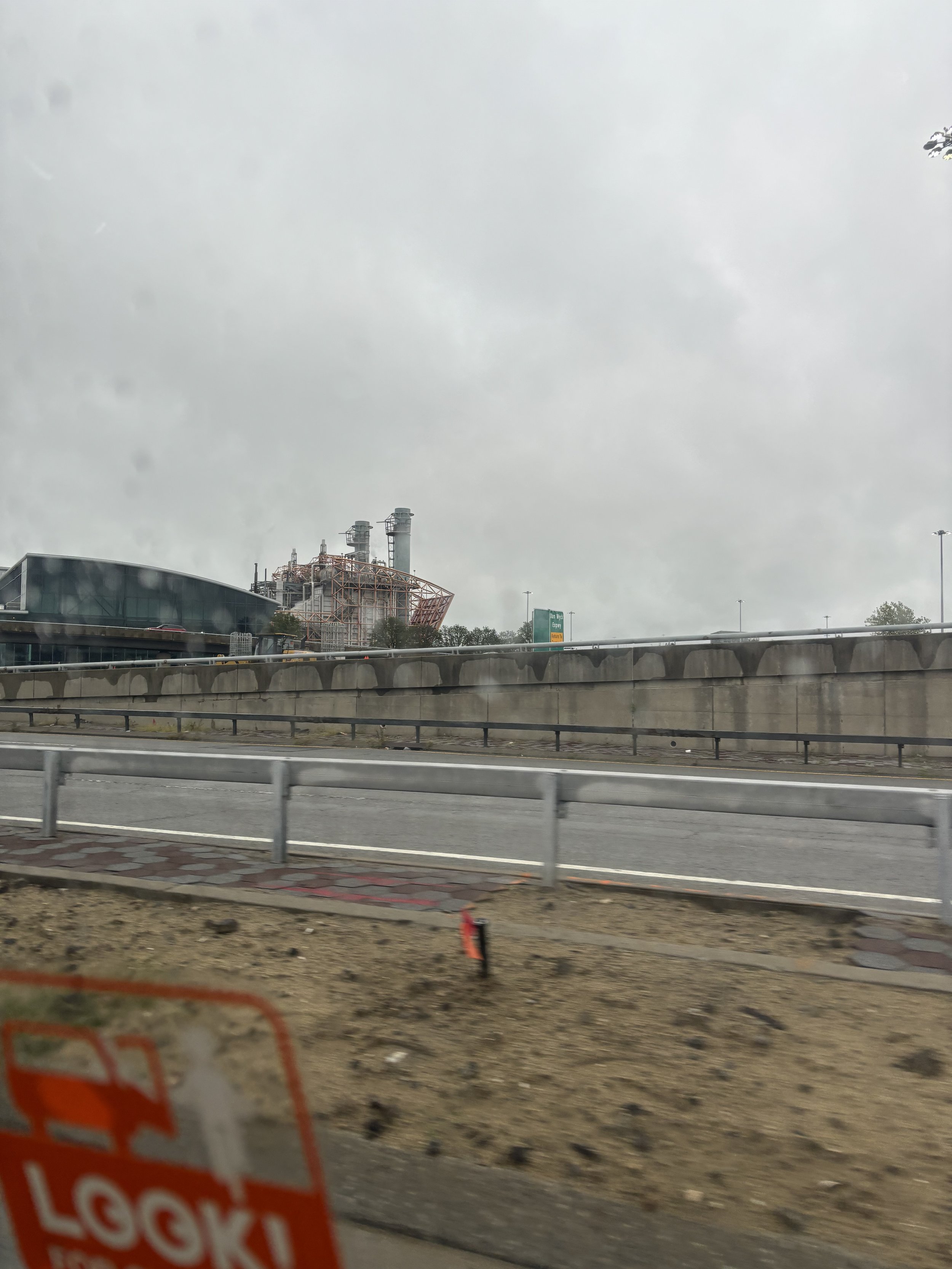 THE BACKGROUND FACILITY DISPLAYS HUGE CHIMNEYS AND LOOKS LIKE AQUAMATION. WHAT ELSE COULD BE ALLOWED INSIDE THE PERIMETER OF AN AIRPORT BUT SOMETHING THE AIRPORT HAS PROVIDED PERMISSION FOR
