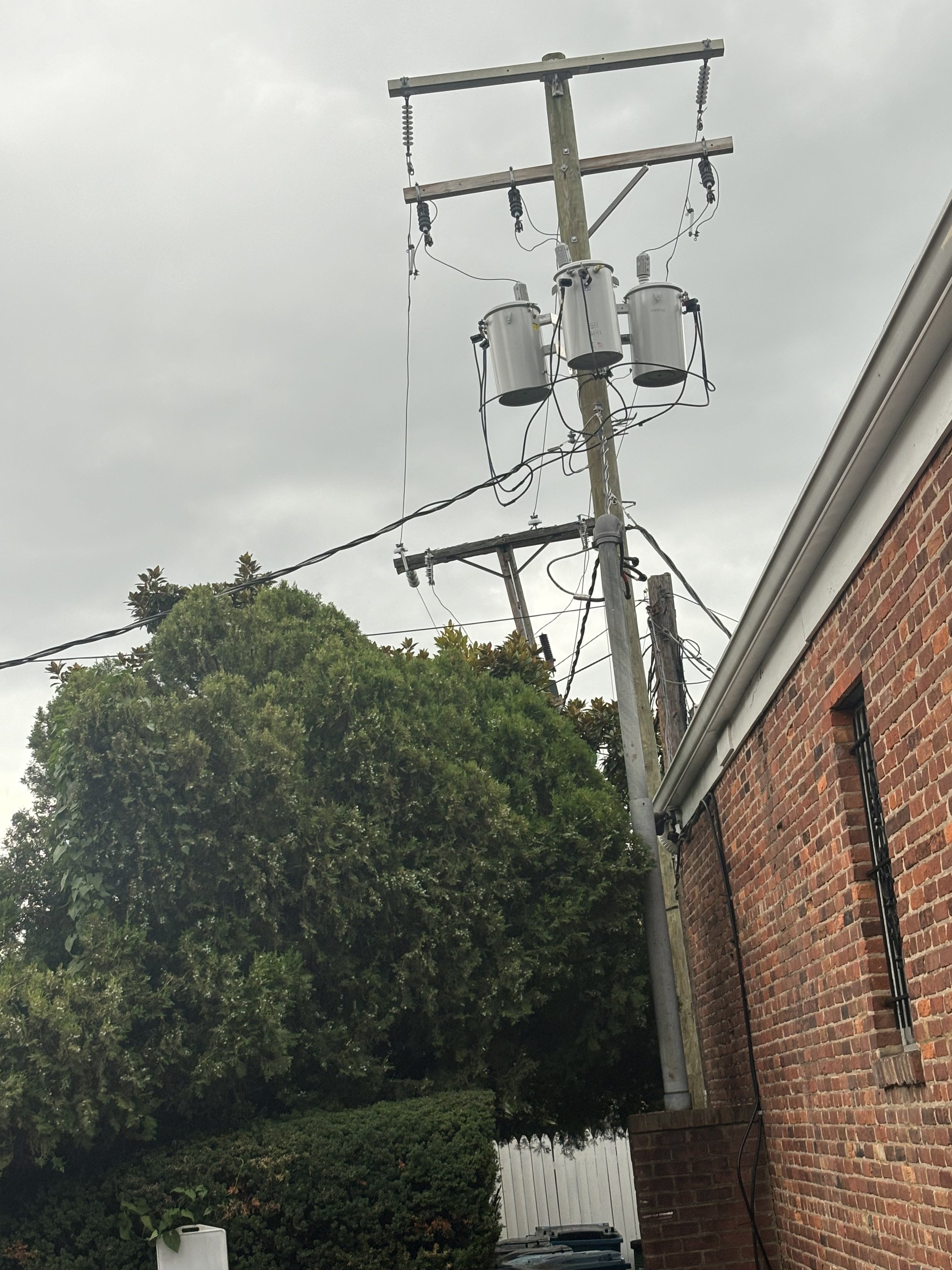 VERY LARGE ELECTRICITY RESOURCES ARE NEEDED IN THIS STREET. NEARLY ALL OF THE MAIN STREETS DO NOT HAVE THIS ELECTRICITY REQUIREMENT SINCE IT AQUAMATION DOESN'T SEEM TO OCCUR THERE