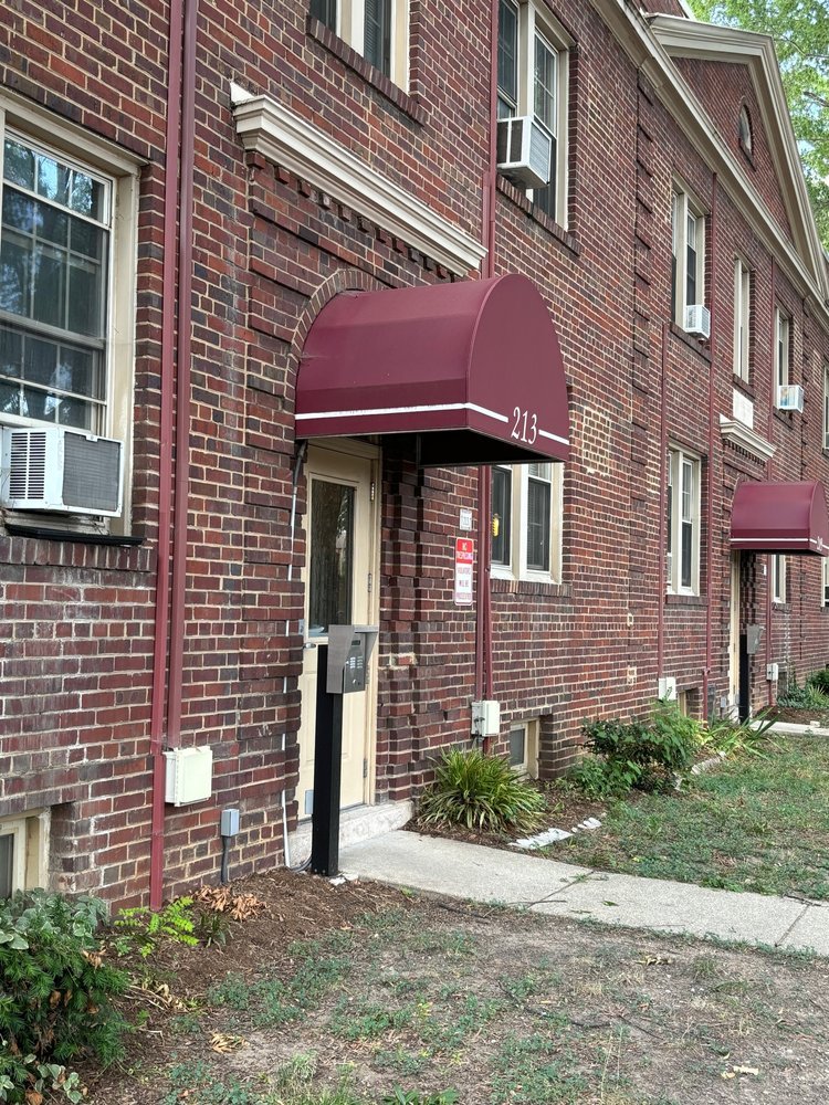 NEARBY: MOST OF THE TOP WINDOWS OF THESE HOUSES HAVE ENHANCED COOLERS. IT SEEMS HIGHLY PROBABLY NOBODY LIVES IN THEM ANYMORE AND THEY HAVE THE FULL AQUAMATION PROCESSES RUNNING IN EACH HOUSE
