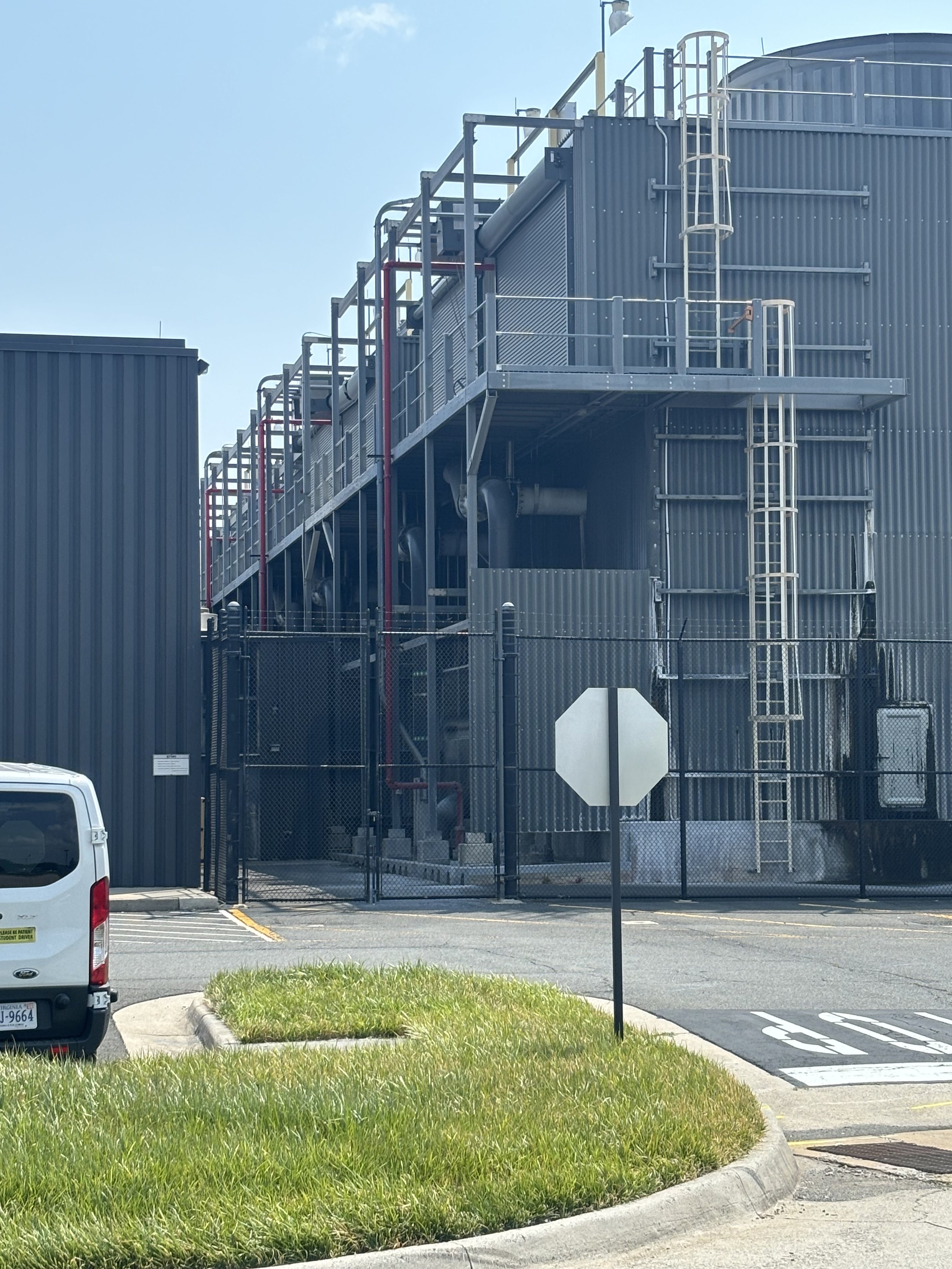 A HUGE ARRAY OF WHAT SEEMS TO BE A MASSIVE AQUAMATION FACILITY. IT'S EXTREMELY PROFESSIONAL LOOKING AND VERY PRODUCTION-LINE IN IT'S DESIGN AND APPEARANCE