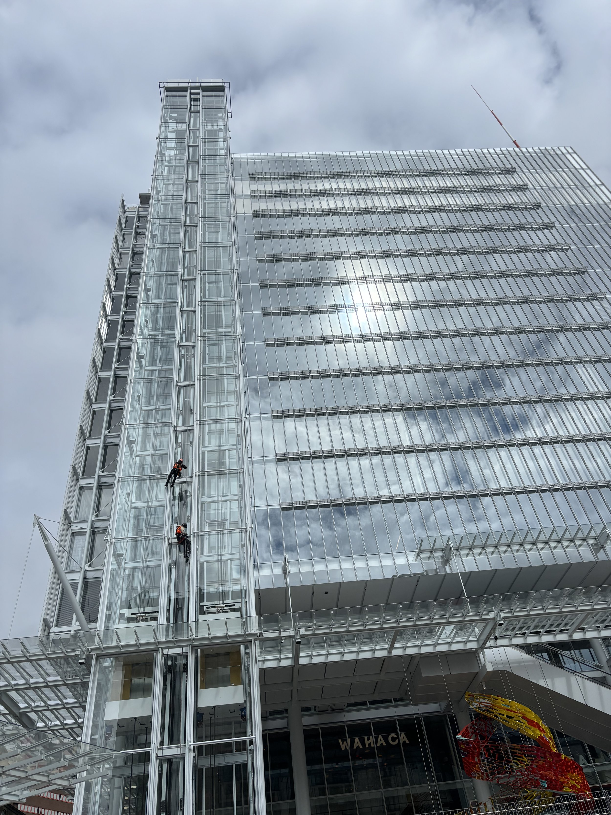A HUGE NEW BUILDING ADJACENT TO PADDINGTON WITH THE SAME GLASS WINDOWS AS MANY OTHER NEW BUILDINGS. IF IT WAS FOR ACCOMMODATION - WHY ARE THE WINDOWS SO SMALL? IT LOOKS VERY GENERIC AND IDEALLY PLACED FOR AQUAMATION RIGHT NEXT TO A BUSY TRAIN STATION
