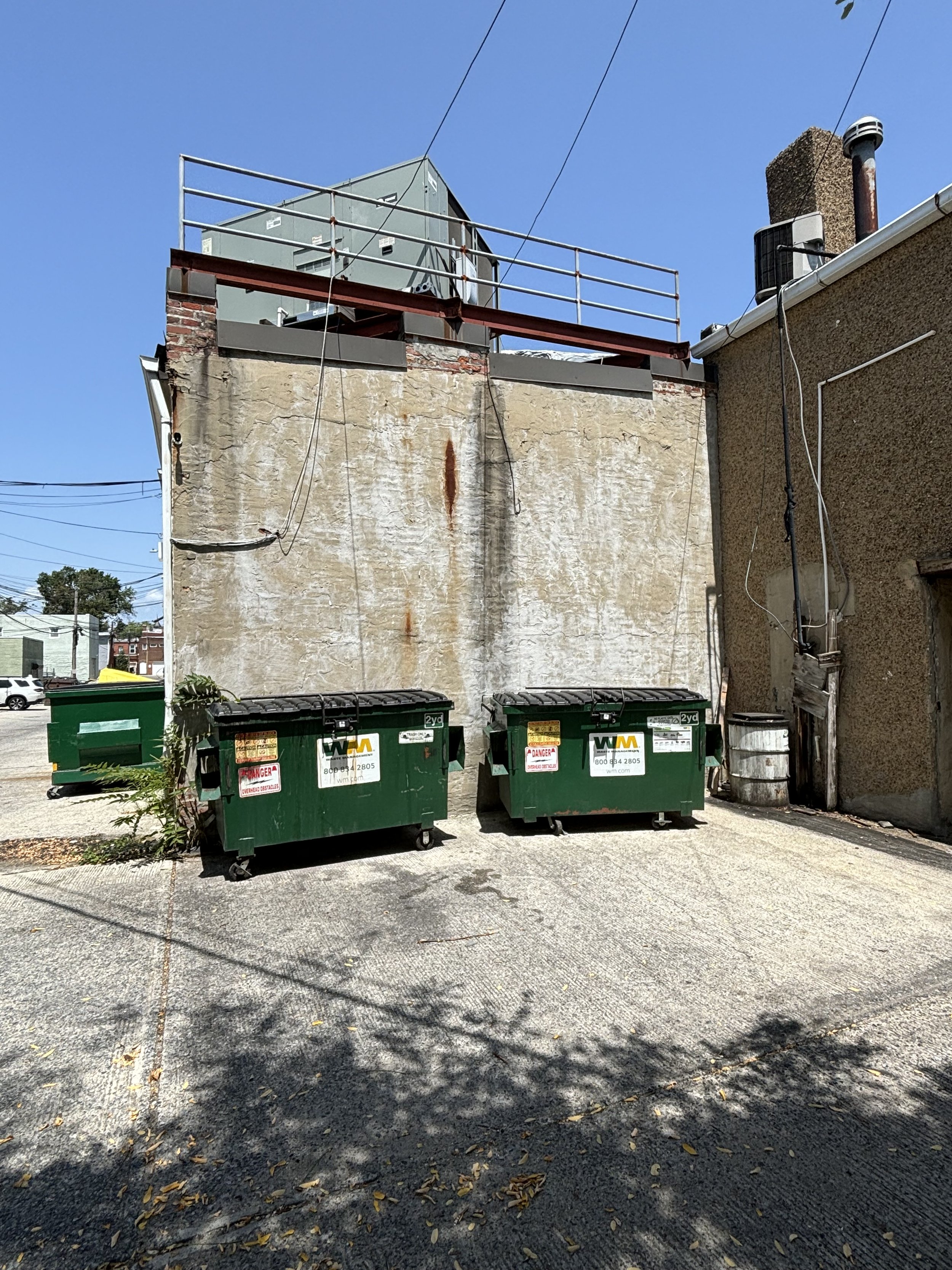 ANOTHER COMBINATION OF 'WM' SKIPS AND A FACILITY ON TOP OF THE ROOF