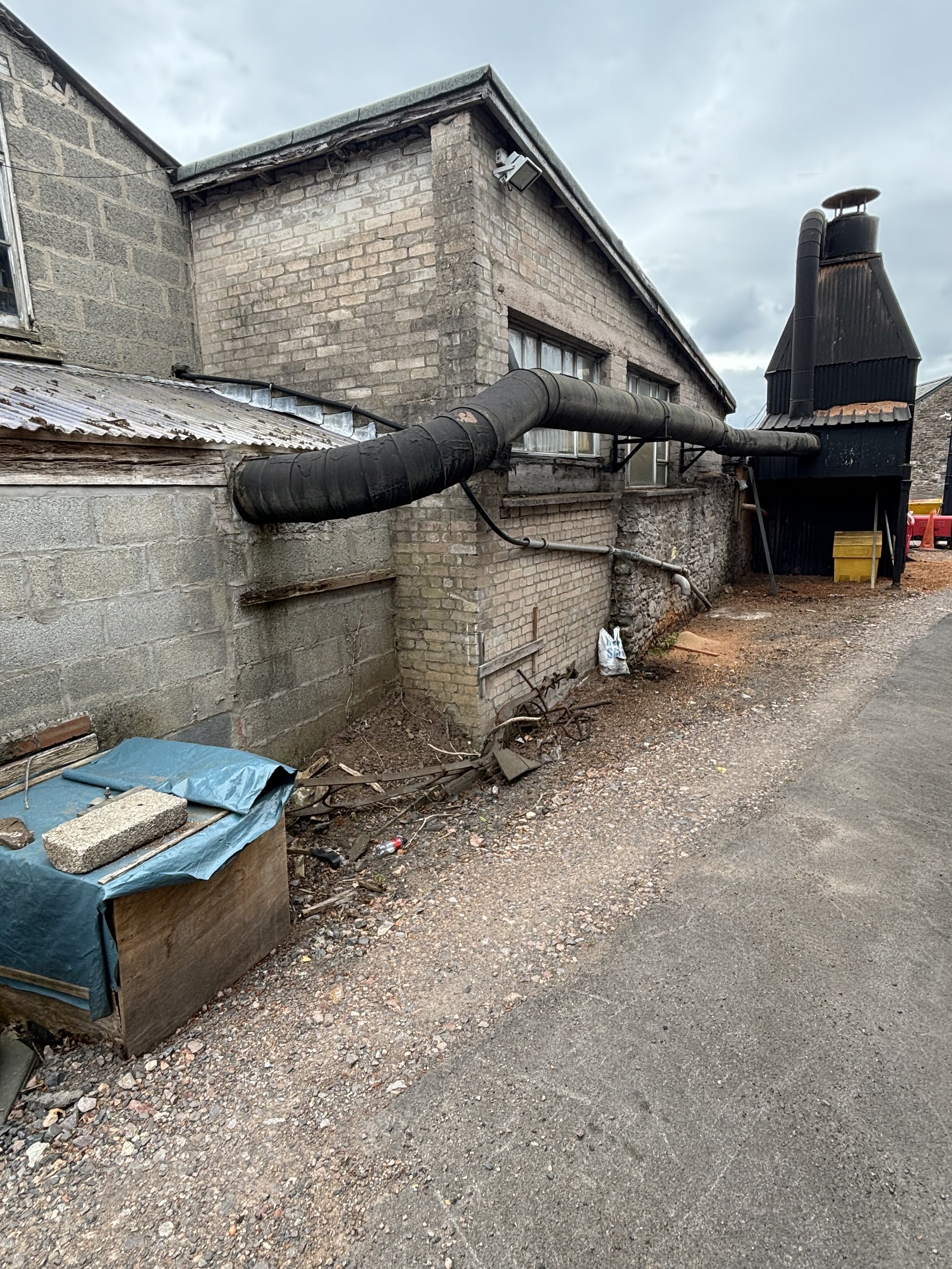 A HILL-BILLY TYPE OF SETUP AND MANY PEOPLE WHO MIGHT DECIDE TO INVESTIGE WOULD PROBABLY WALK AWAY SINCE IT'S VERY HUMILIATING. A SCRUFFY AREA AND MULTIPLE PIPES LEADING FROM THE CHIMENY INTO THE OUT HOUSE