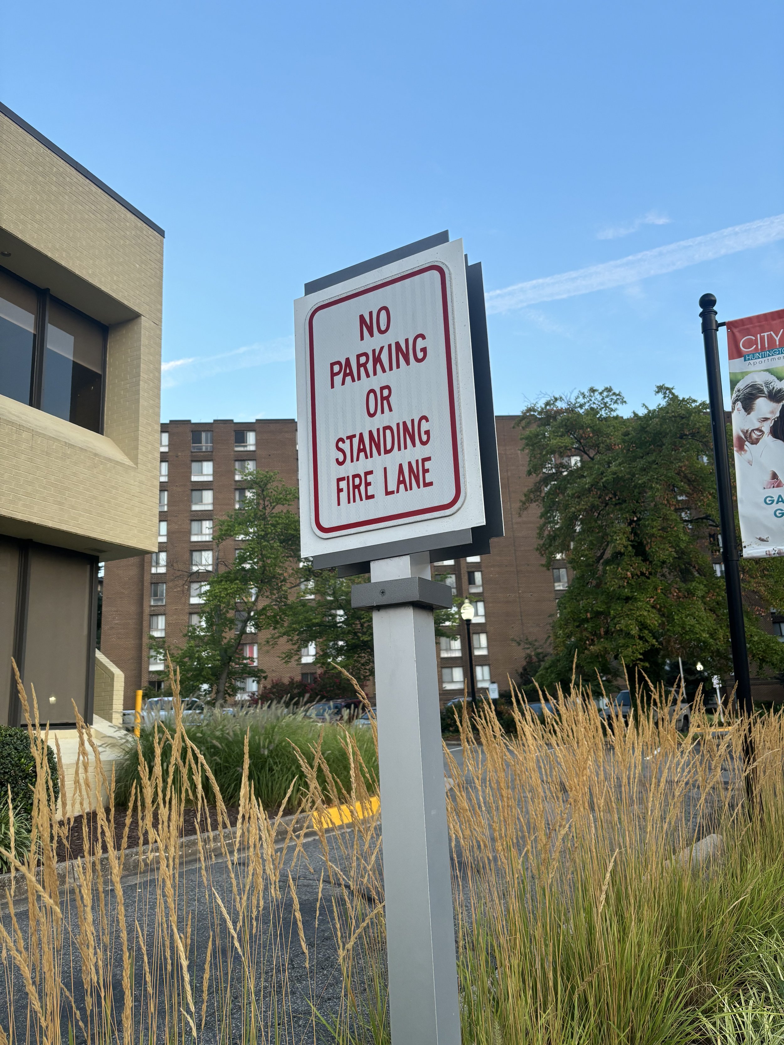 A SIGN MENTIONING 'FIRE LANE' TO MAKE PEOPLE THINK OF THE FIRE BRIGADE AS THE GOOD GUYS AND IGNORE FIRE HYDRANTS AS BEING USED POSITIVELY BY THE FIRE BRIGADE